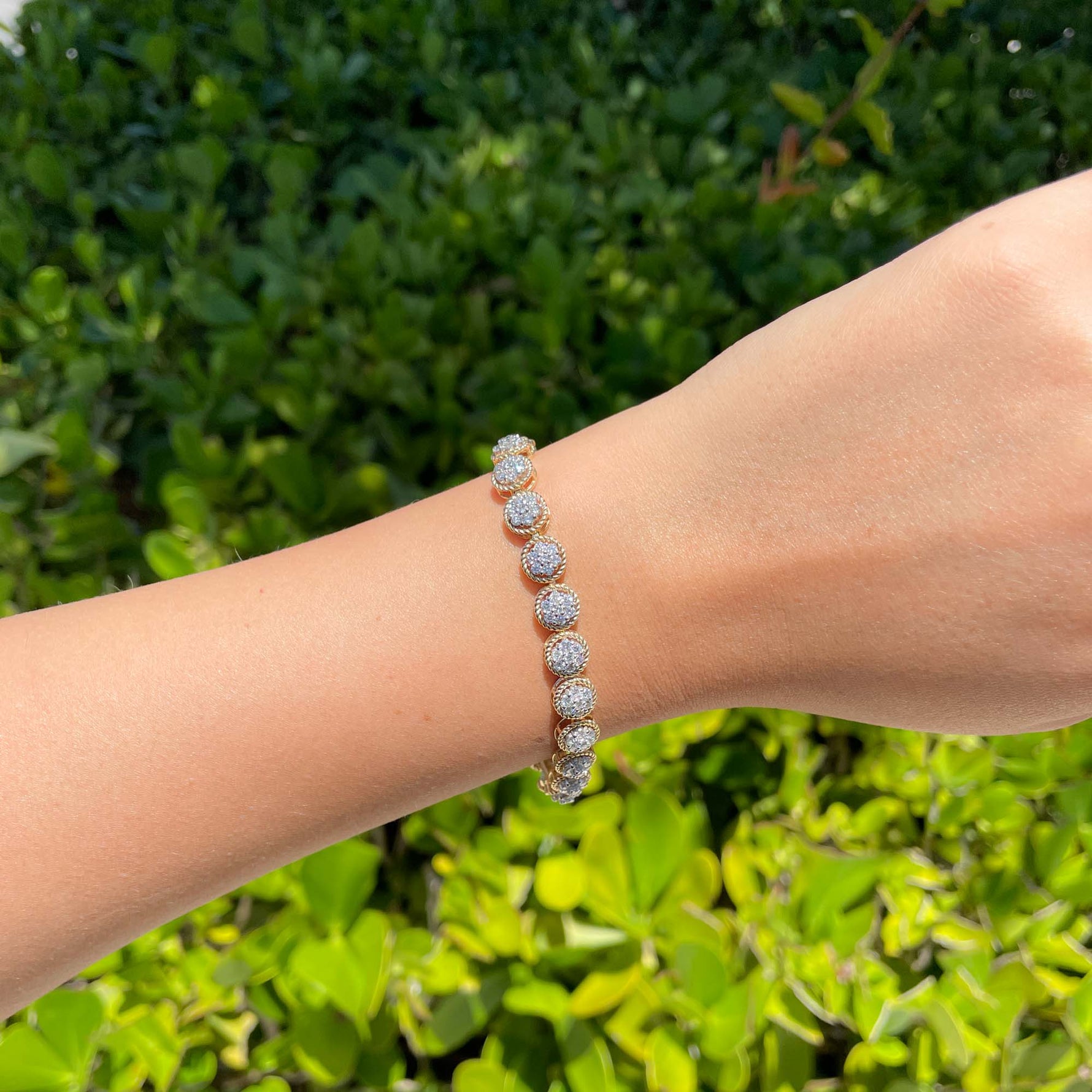 Jay Feder 14k Yellow Gold Round Diamond Cluster Tennis Bracelet