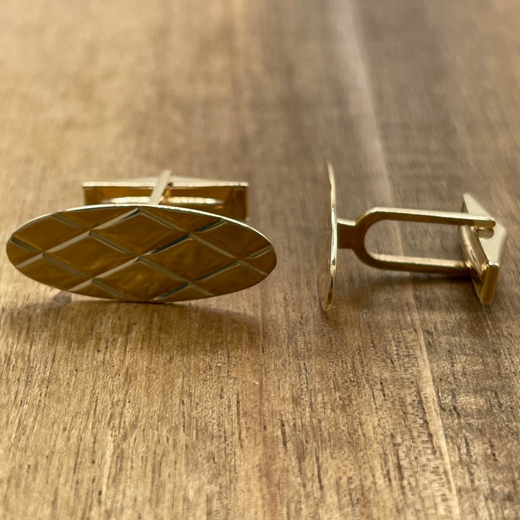 Jay Feder 14K Yellow Gold Oval Criss Cross Cufflinks