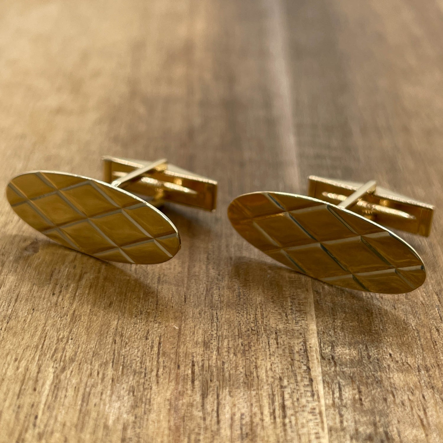 Jay Feder 14K Yellow Gold Oval Criss Cross Cufflinks