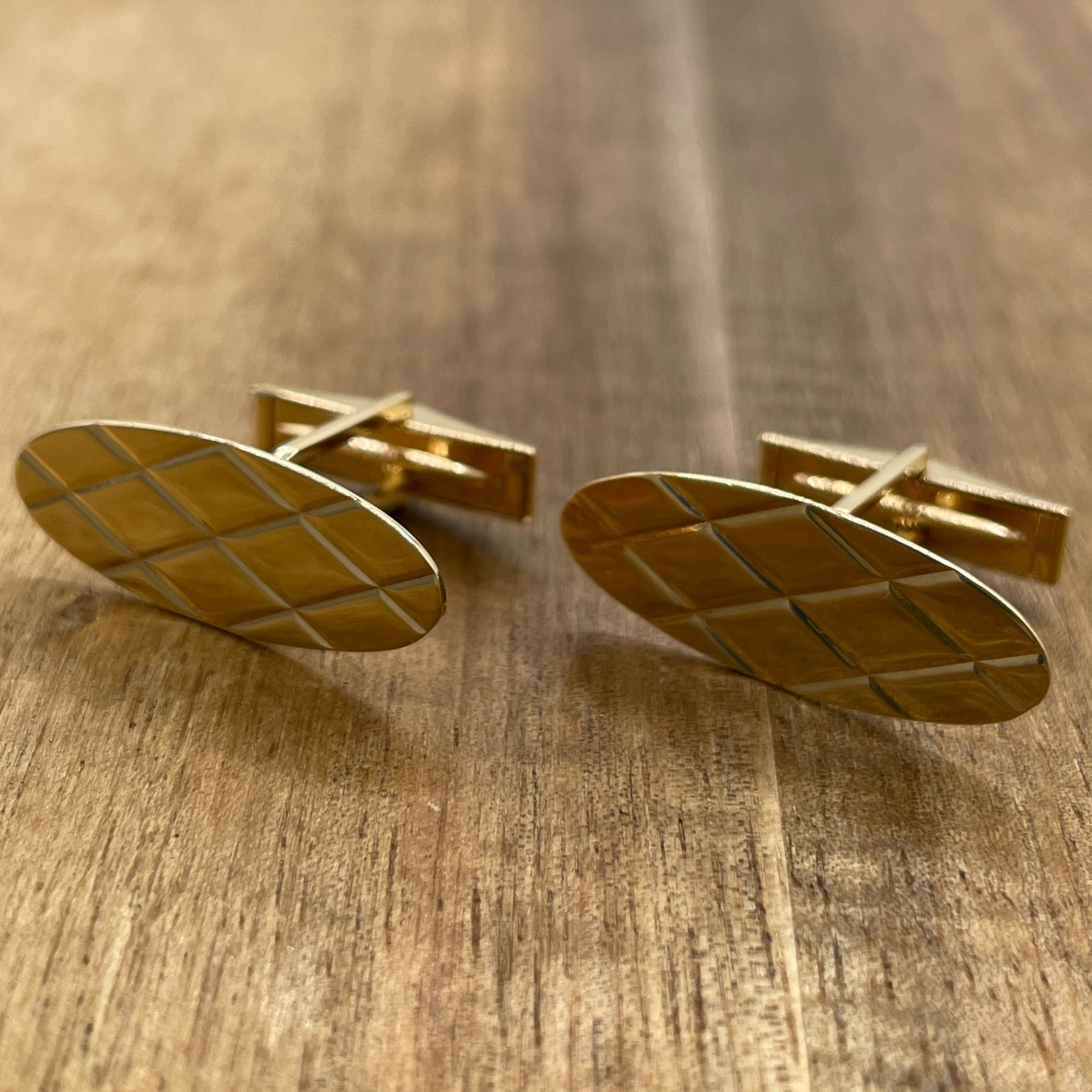 Jay Feder 14K Yellow Gold Oval Criss Cross Cufflinks