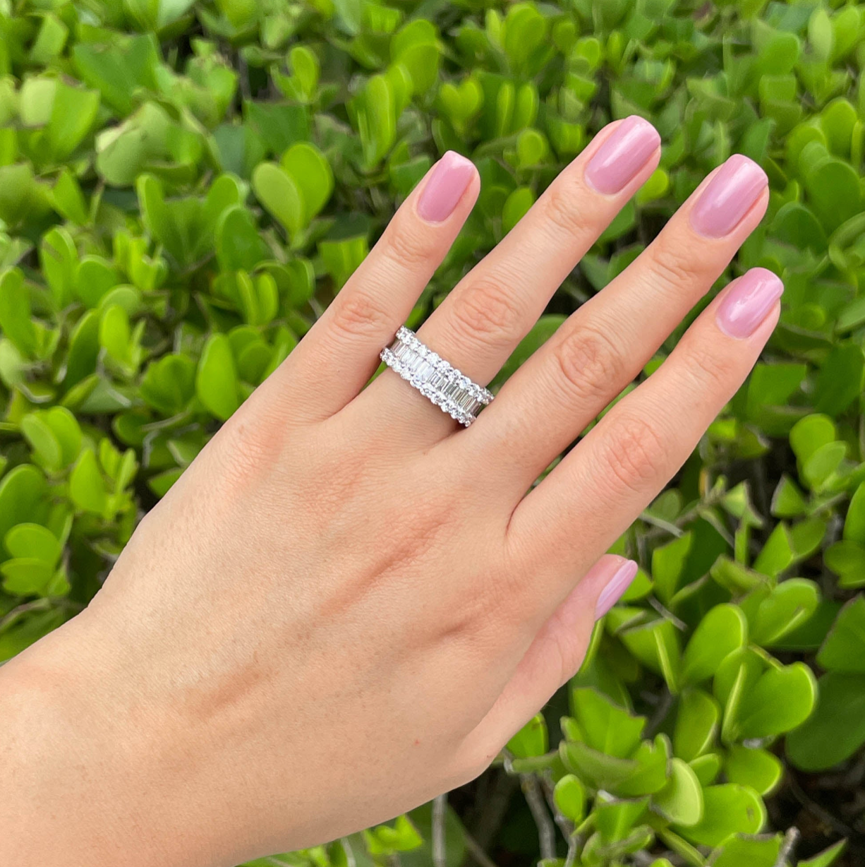 JAY FEDER 18K WHITE GOLD ROUND AND BAGUETTE DIAMOND ETERNITY BAND RING