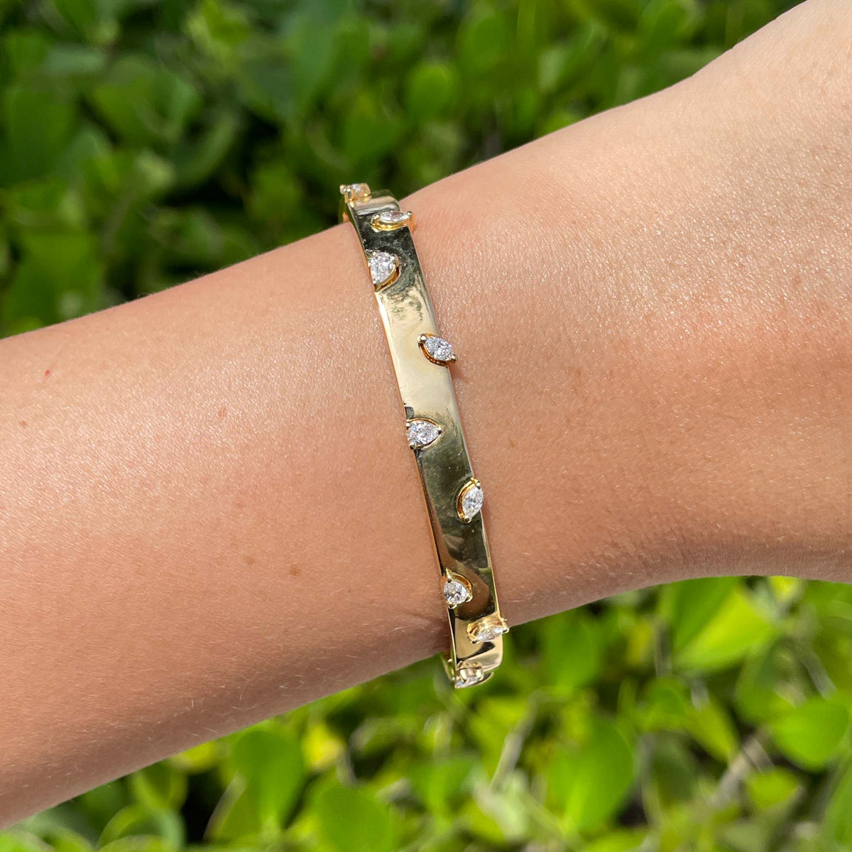 Jay Feder 18k Yellow Gold Diamond Bangle Bracelet