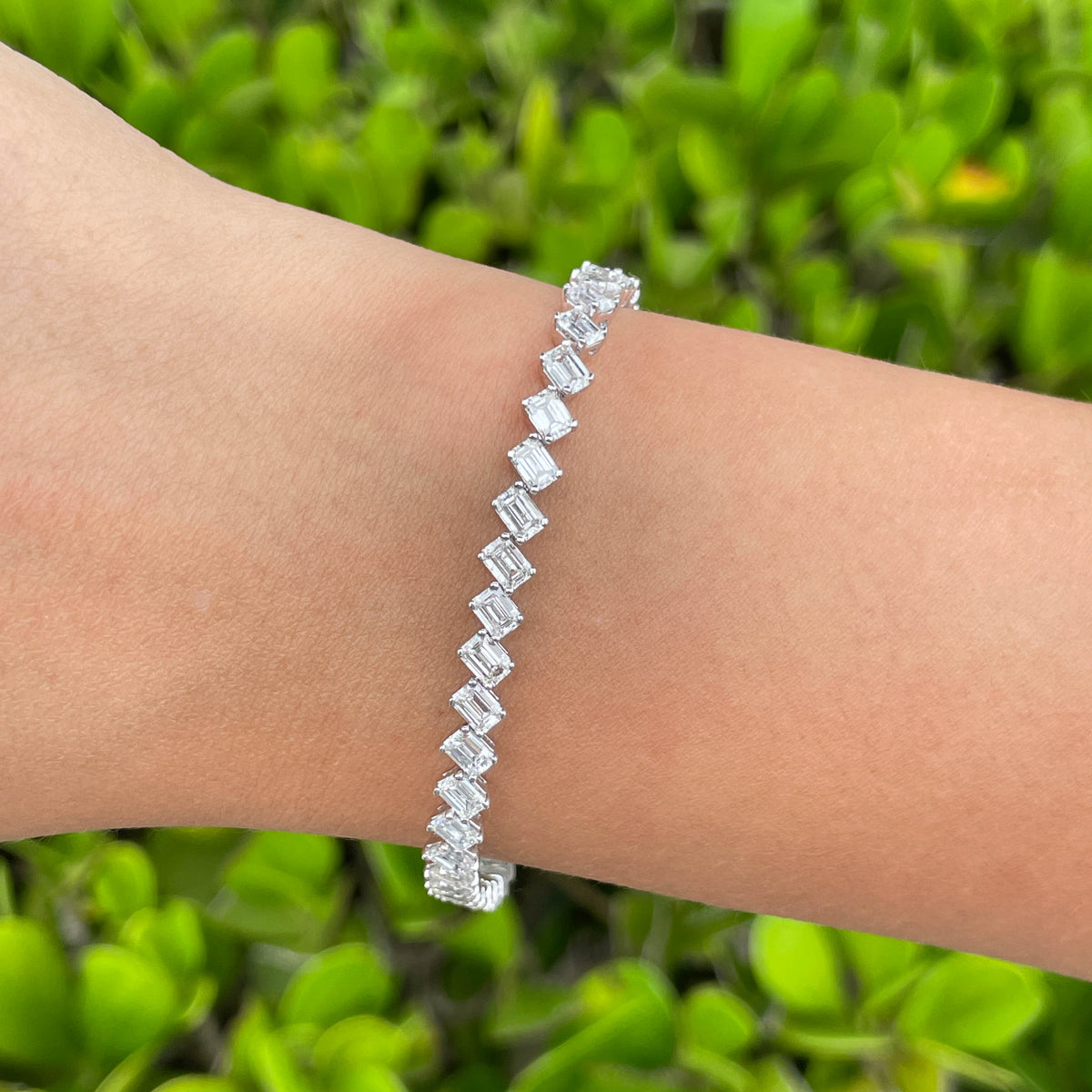 JAY FEDER 18K WHITE GOLD DIAMOND SLANTED TENNIS BRACELET