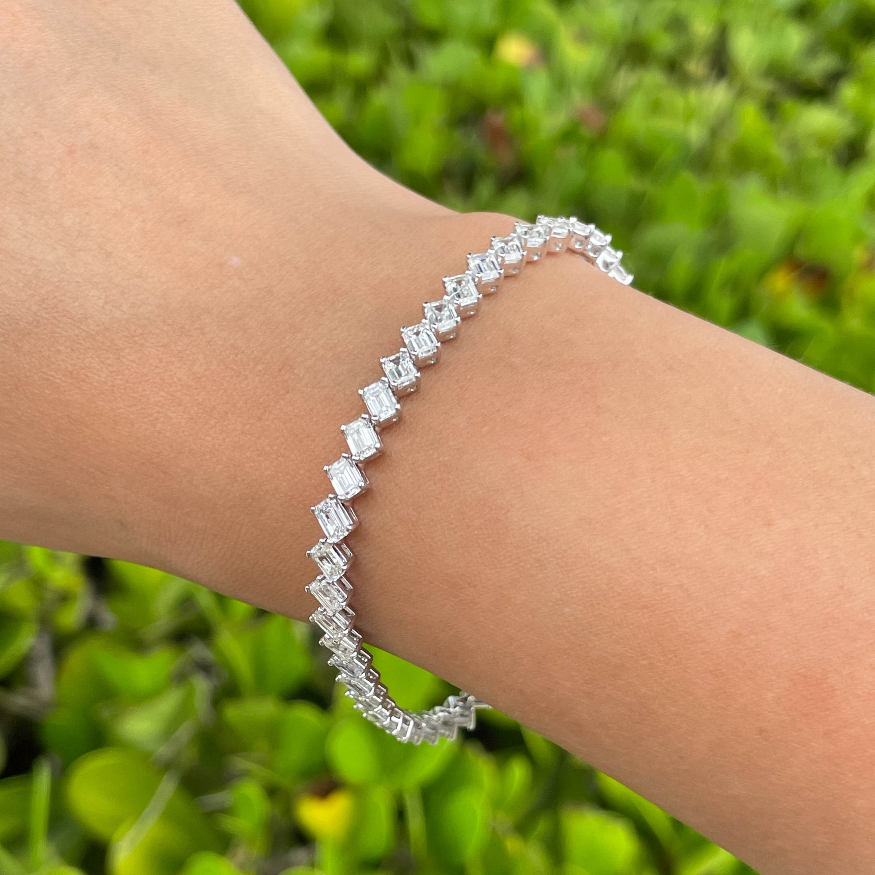 JAY FEDER 18K WHITE GOLD DIAMOND SLANTED TENNIS BRACELET