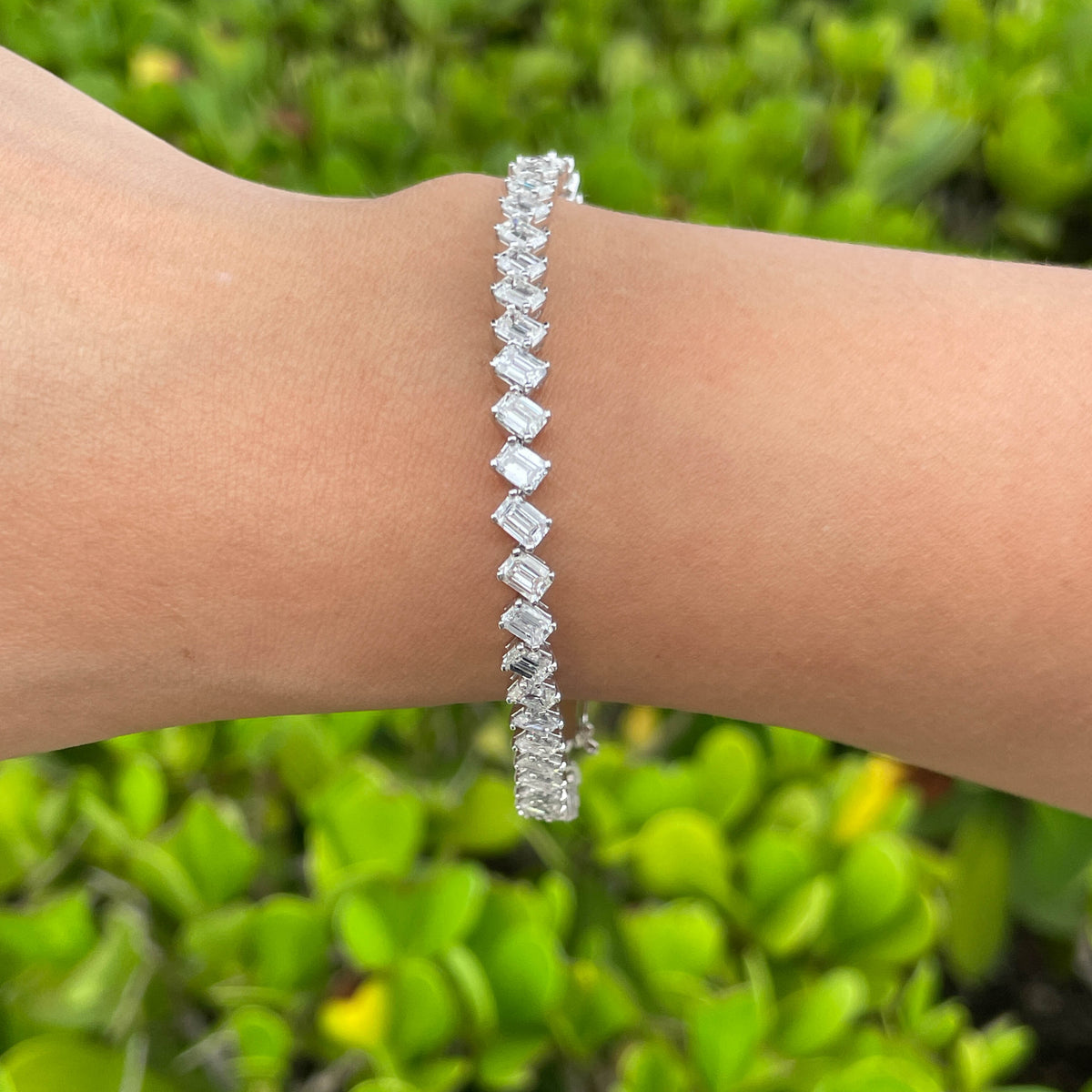 JAY FEDER 18K WHITE GOLD DIAMOND SLANTED TENNIS BRACELET