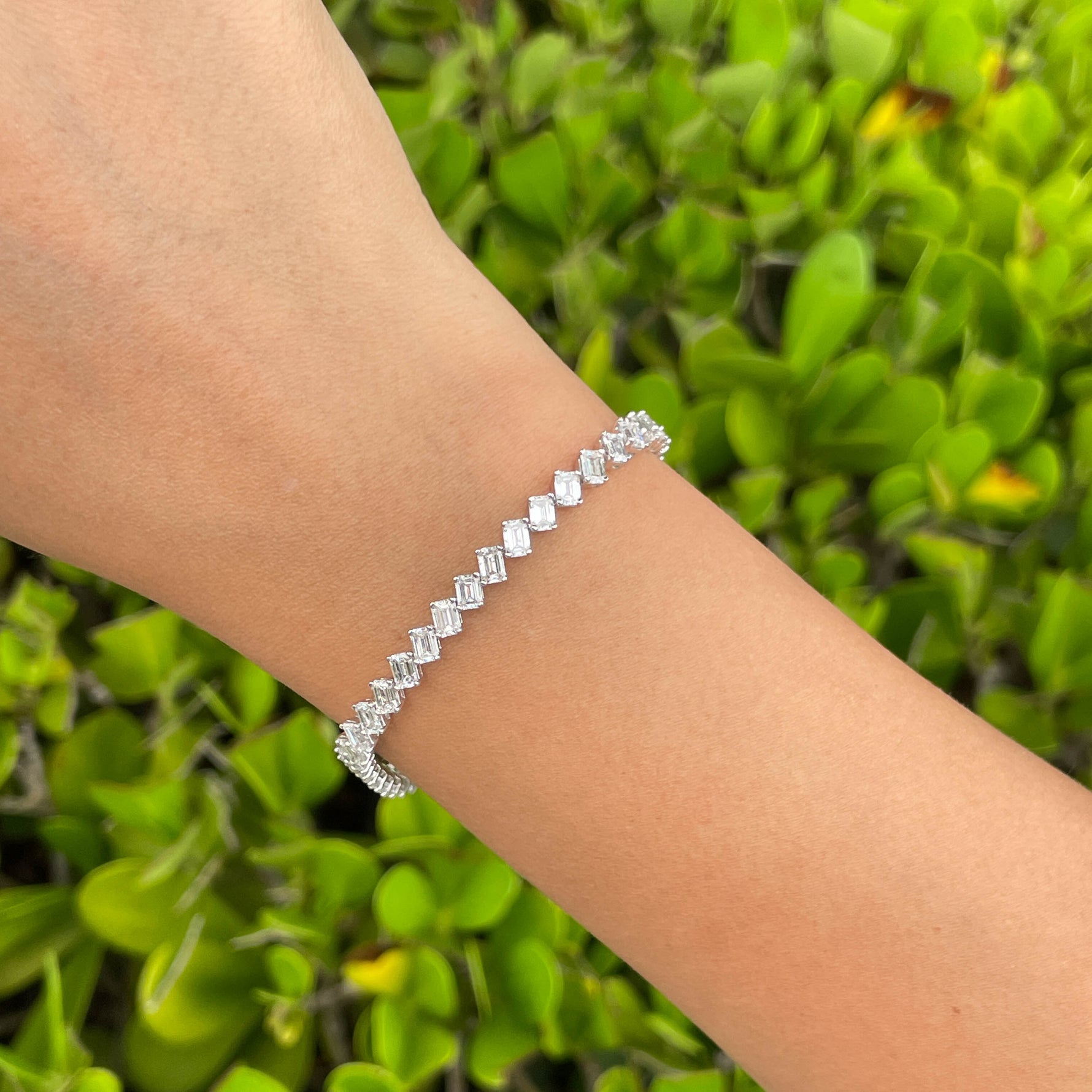 JAY FEDER 18K WHITE GOLD DIAMOND SLANTED TENNIS BRACELET