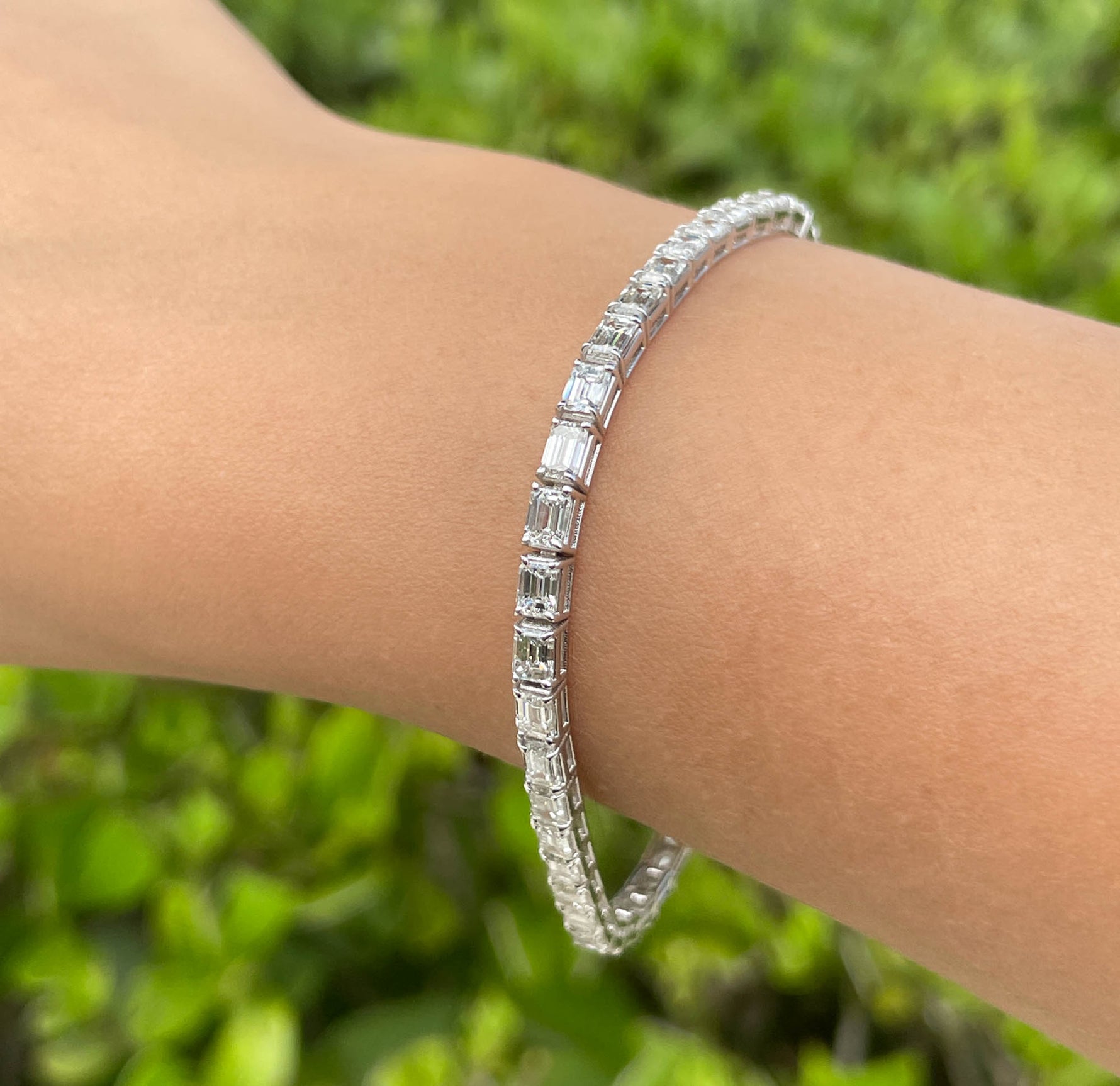 JAY FEDER 18K WHITE GOLD EMERALD CUT DIAMOND EAST TO WEST TENNIS BRACELET