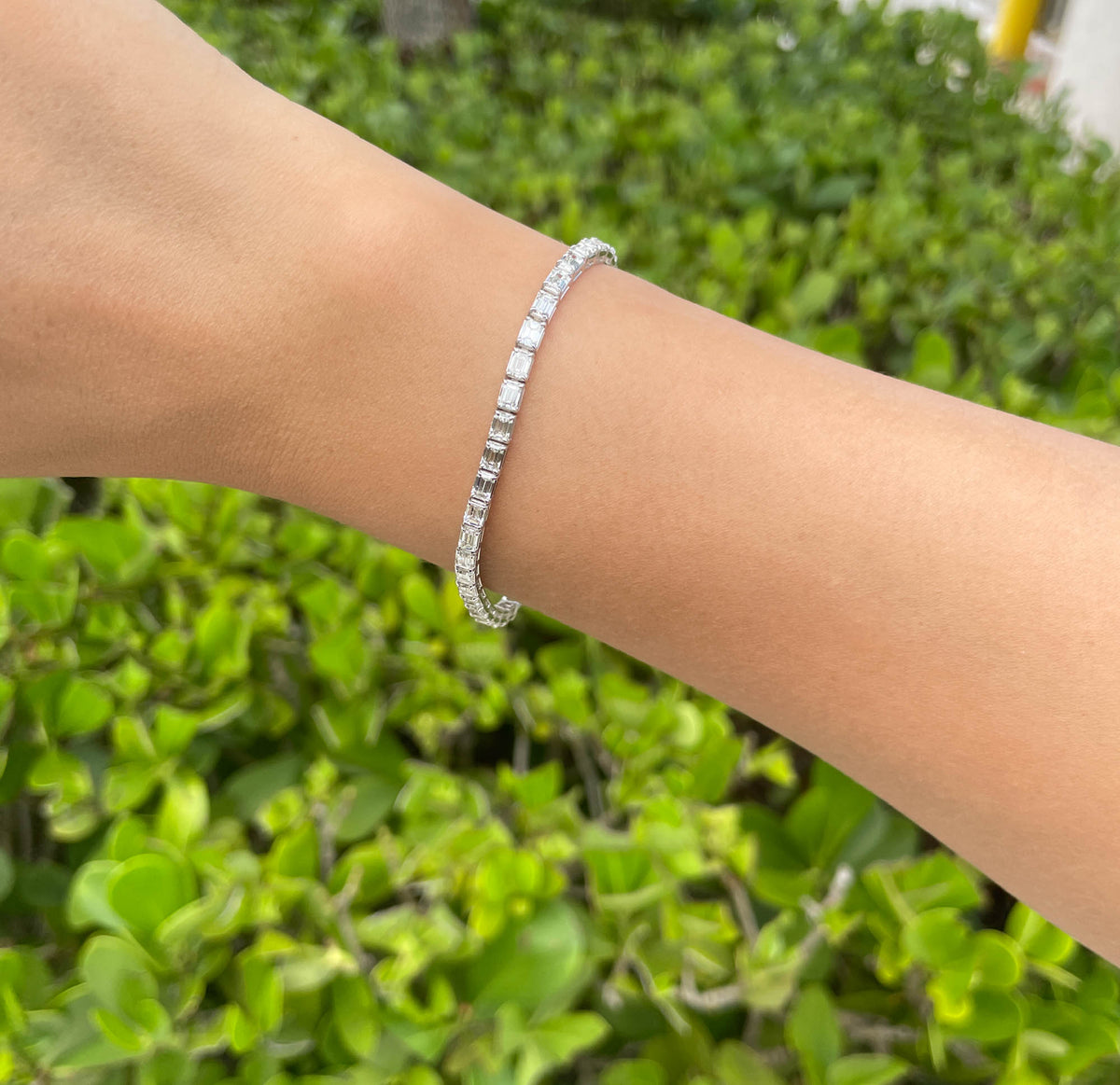 JAY FEDER 18K WHITE GOLD EMERALD CUT DIAMOND EAST TO WEST TENNIS BRACELET