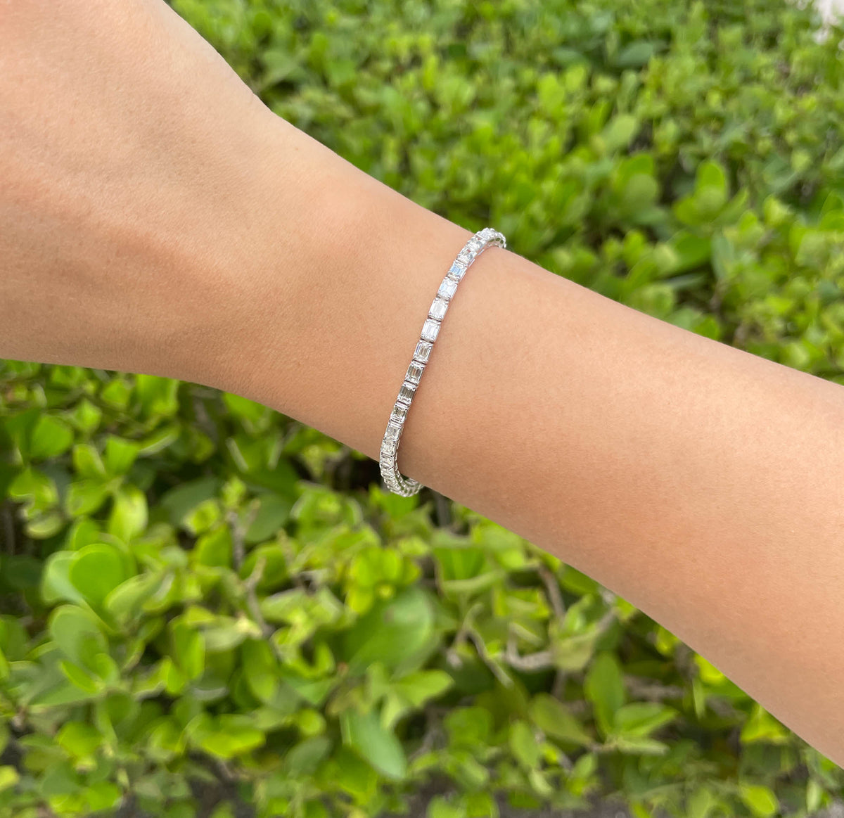 JAY FEDER 18K WHITE GOLD EMERALD CUT DIAMOND EAST TO WEST TENNIS BRACELET