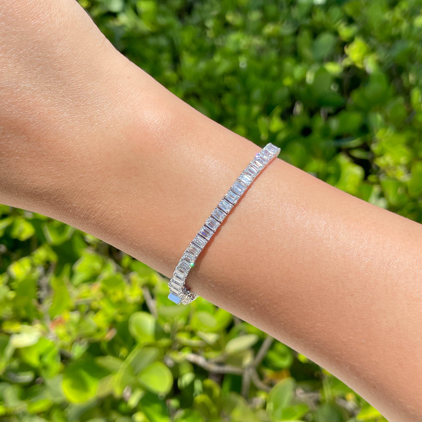 JAY FEDER 18K WHITE GOLD EMERALD CUT DIAMOND TENNIS BRACELET