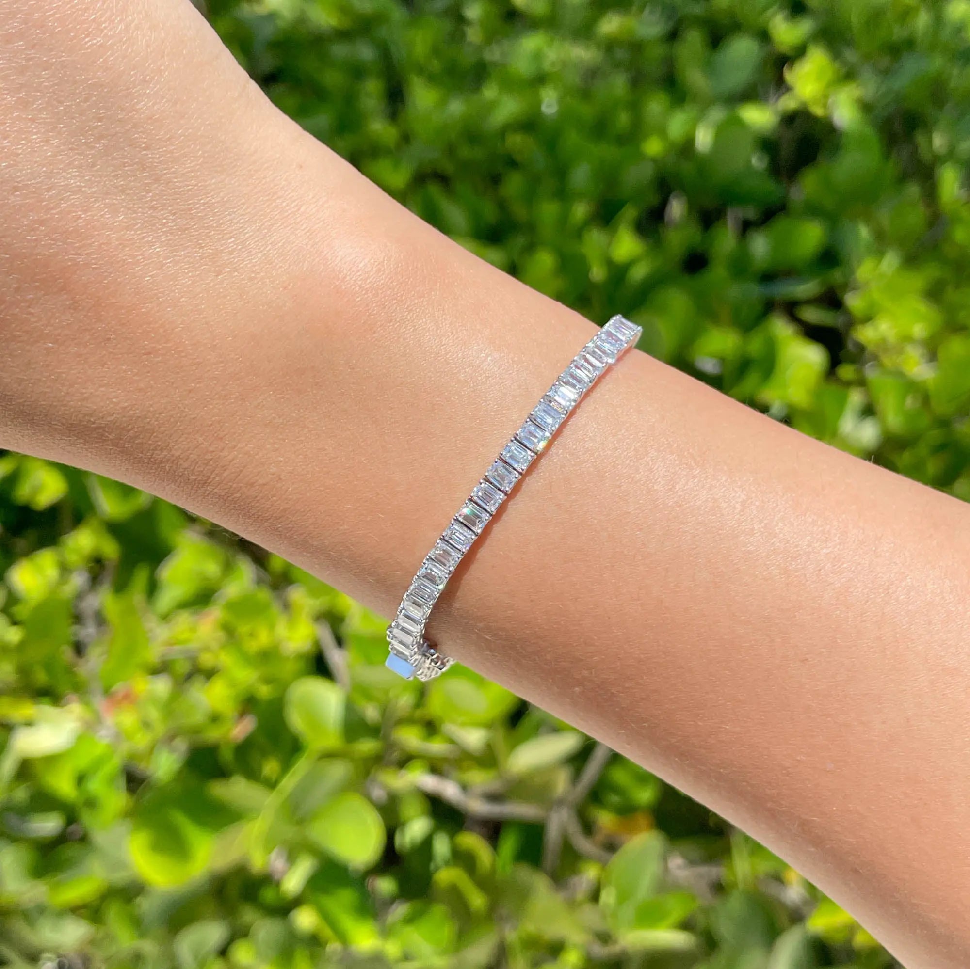 JAY FEDER 18K WHITE GOLD EMERALD CUT DIAMOND TENNIS BRACELET – Jay