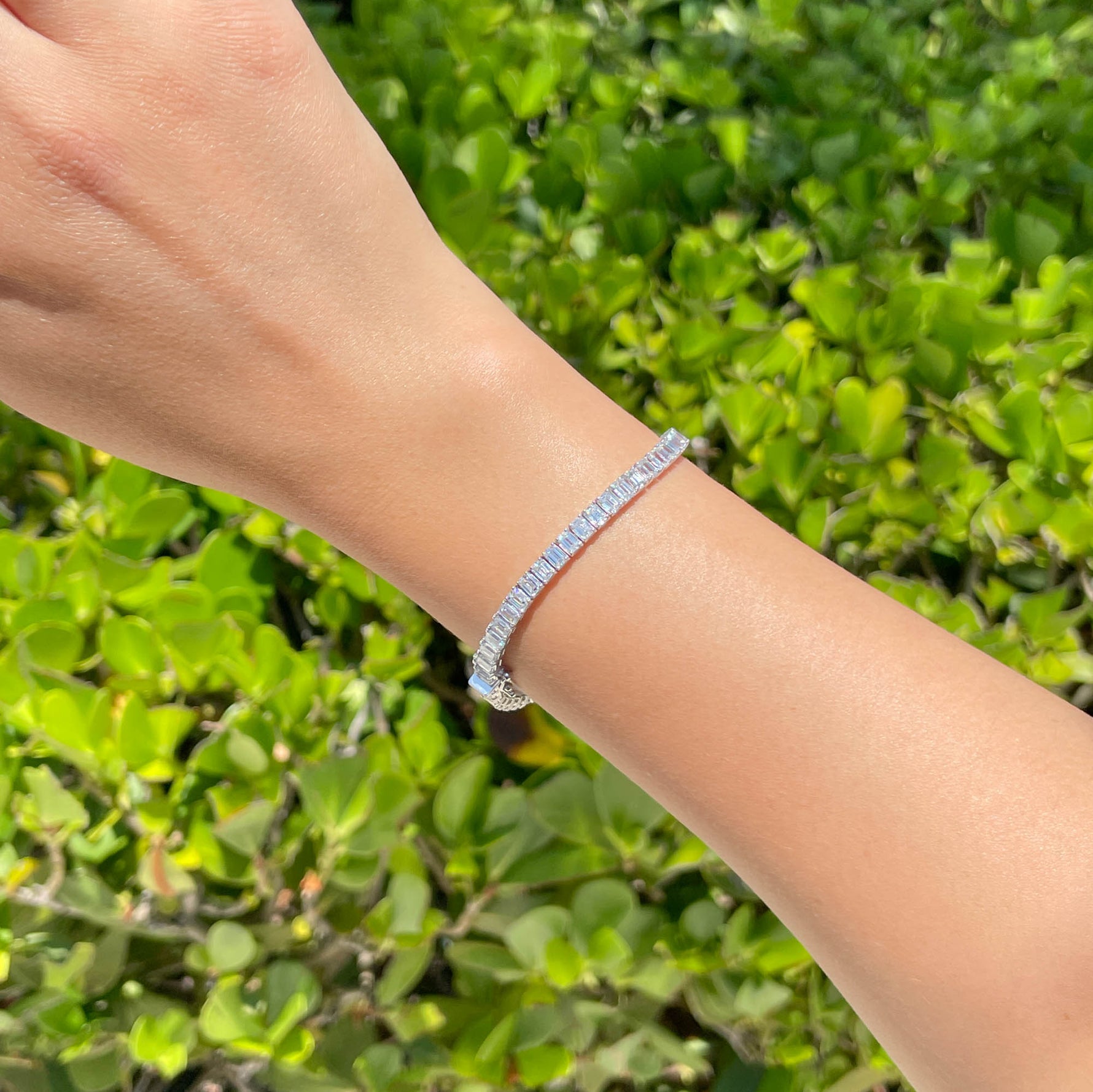 JAY FEDER 18K WHITE GOLD EMERALD CUT DIAMOND TENNIS BRACELET