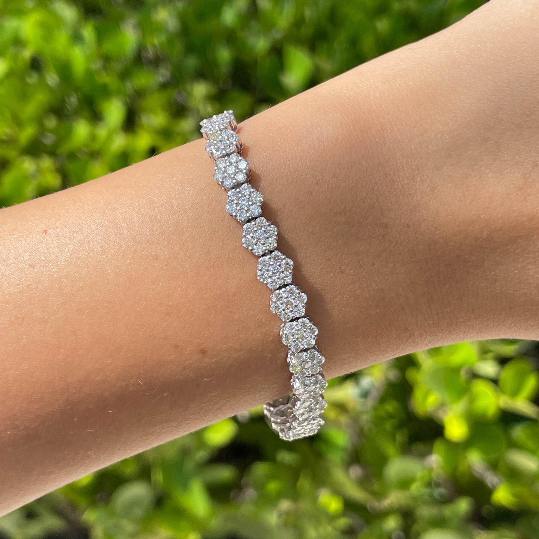 JAY FEDER 14K WHITE GOLD DIAMOND FLOWER CLUSTER TENNIS BRACELET