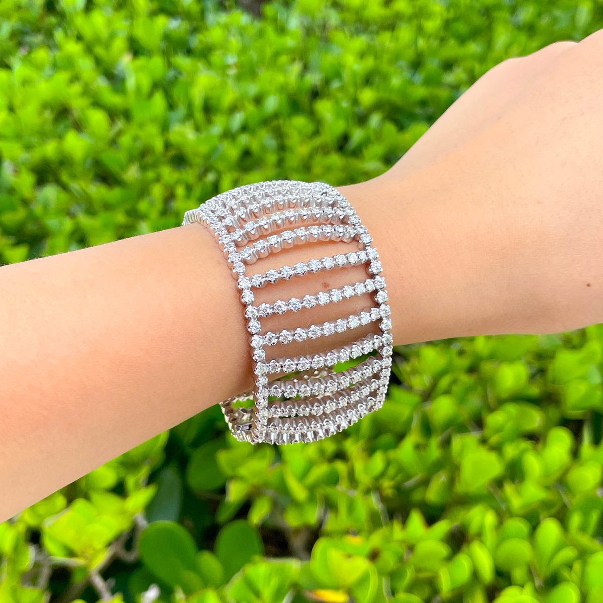 JAY FEDER 18K WHITE GOLD DIAMOND BEZEL SET WIDE BRACELET