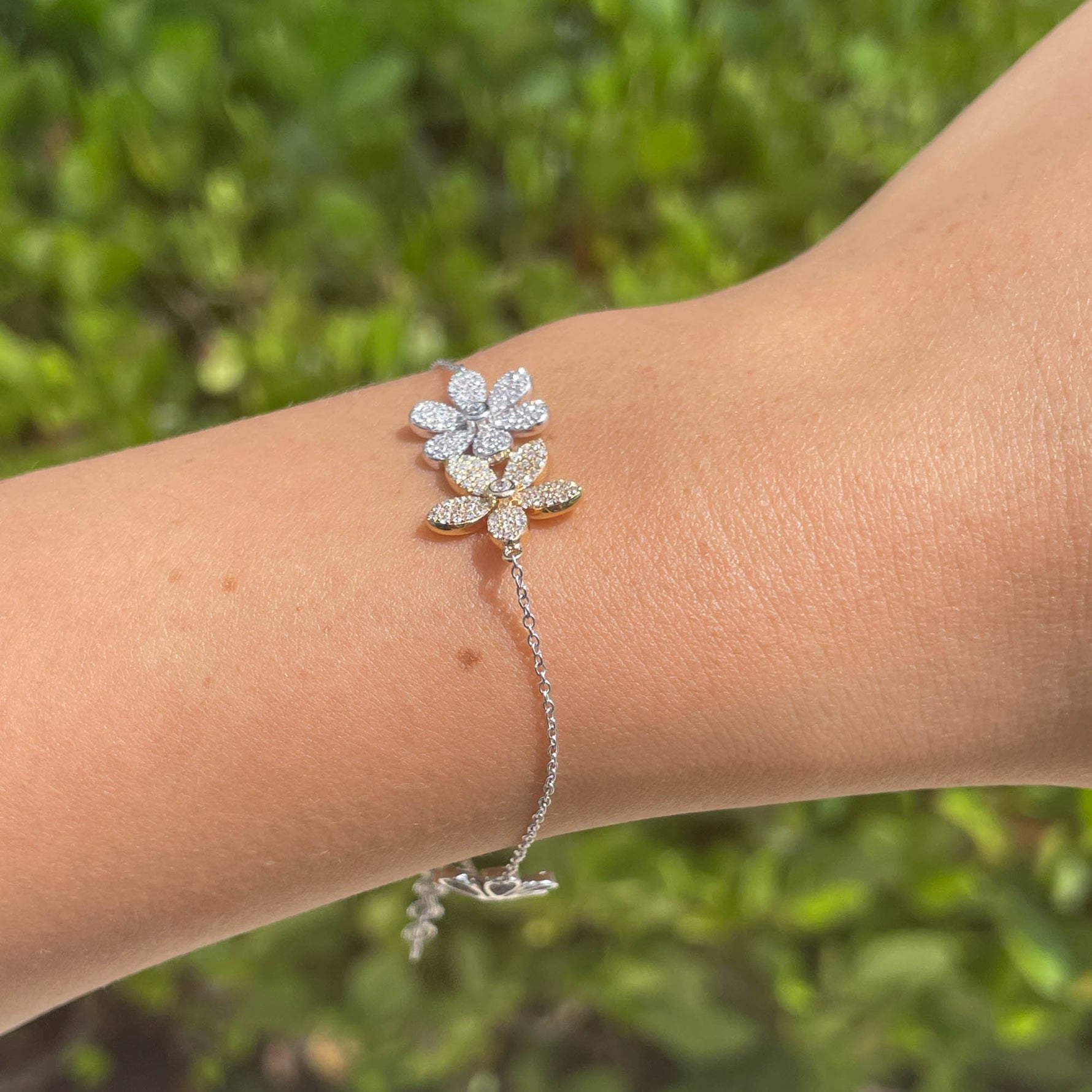 JAY FEDER 14K TWO TONE GOLD DIAMOND FLOWER STATION BRACELET