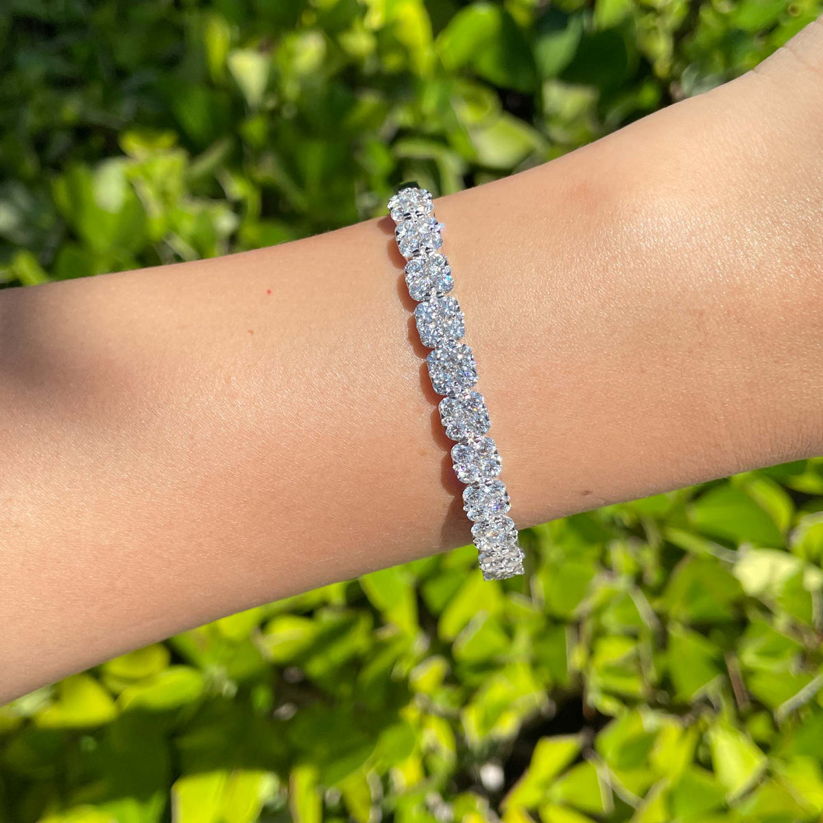 Jay Feder 18k White Gold Diamond Flower Cluster Bangle Bracelet