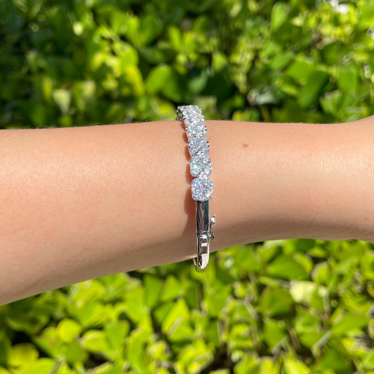 Jay Feder 18k White Gold Diamond Flower Cluster Bangle Bracelet