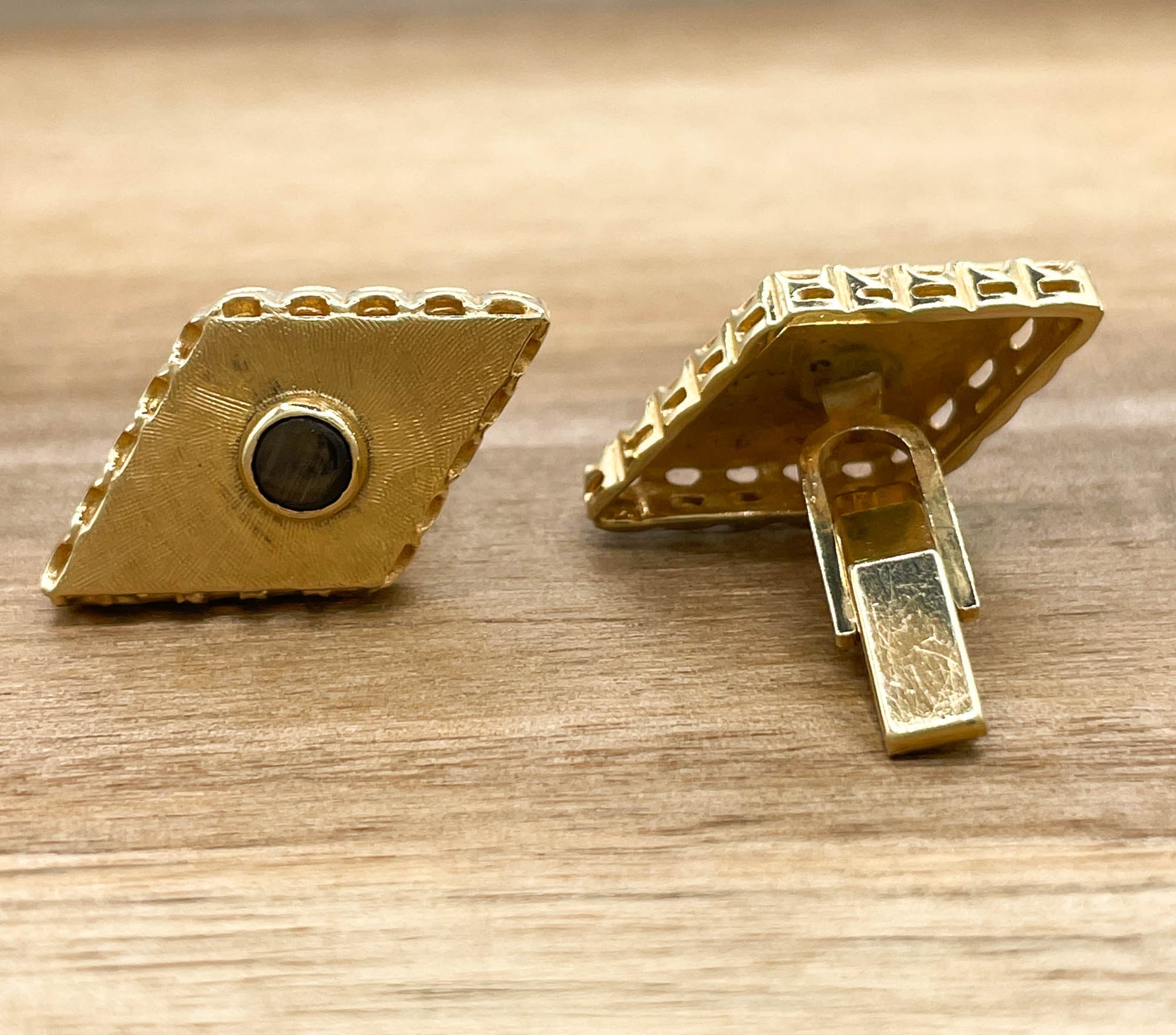 JAY FEDER 14K YELLOW GOLD KITE SHAPED CUFFLINKS