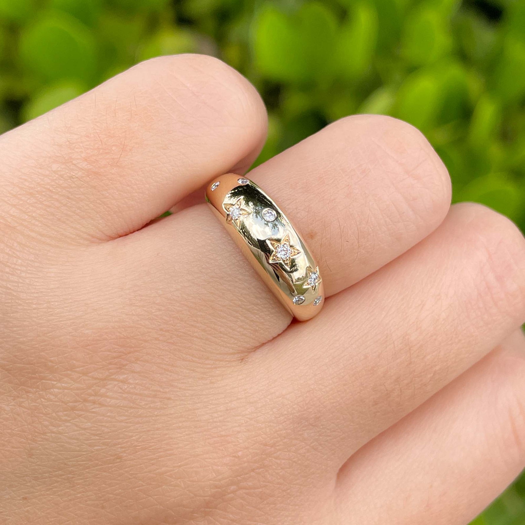 Jay Feder 14k Yellow Gold Diamond Stars Dome Band Ring