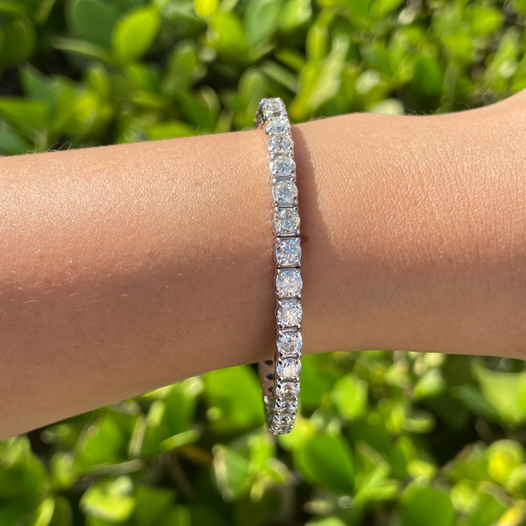 Jay Feder 18k White Gold Diamond Stretchy Tennis Bangle Bracelet