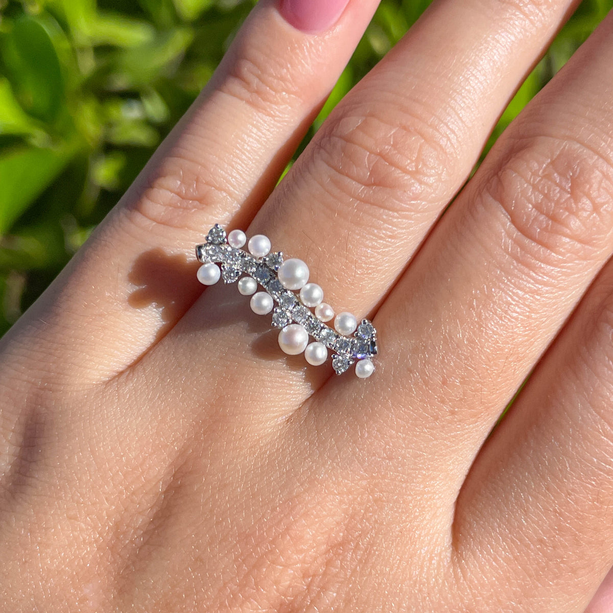 Jay Feder 14k White Gold Pearl and Diamond Fancy Wave Ring