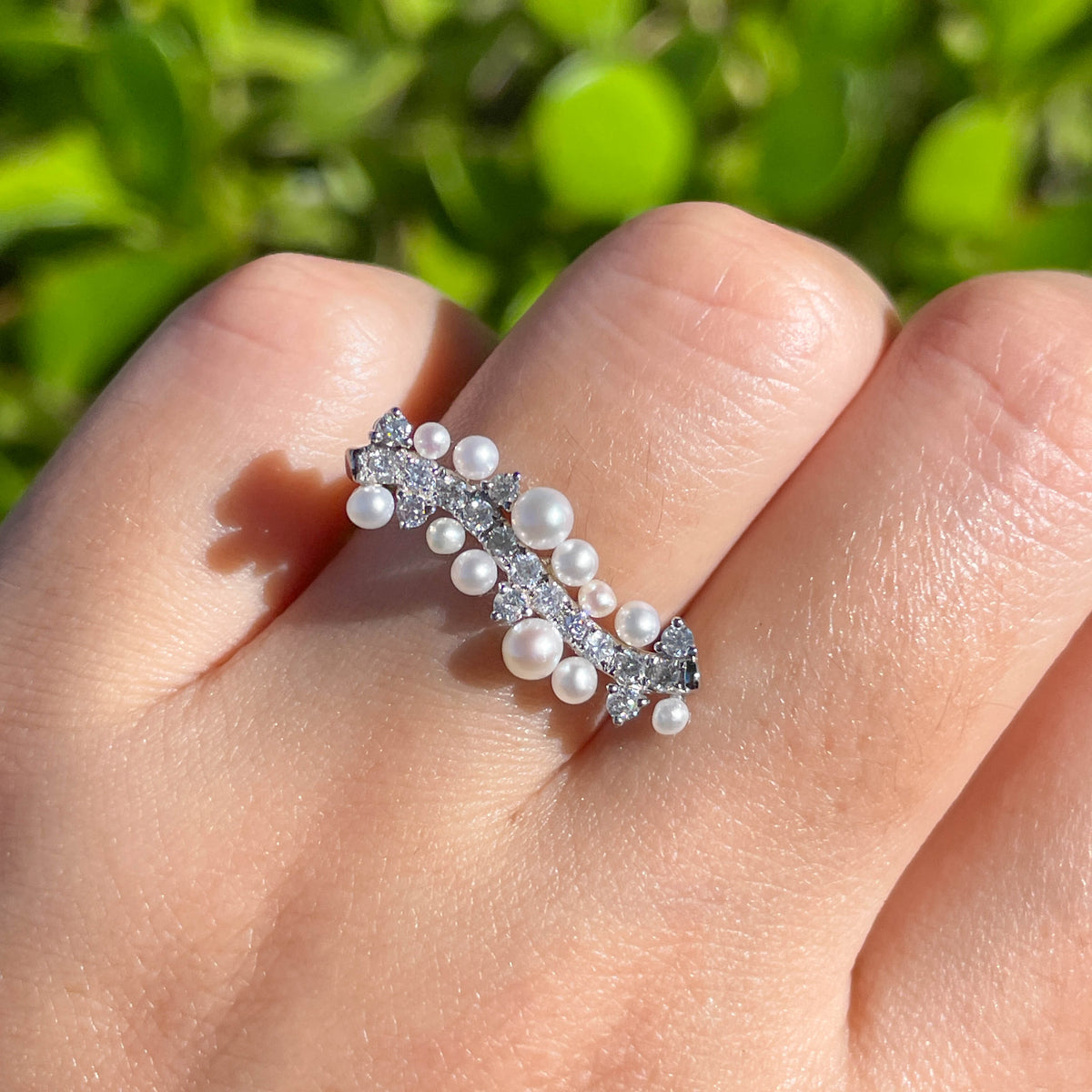 Jay Feder 14k White Gold Pearl and Diamond Fancy Wave Ring