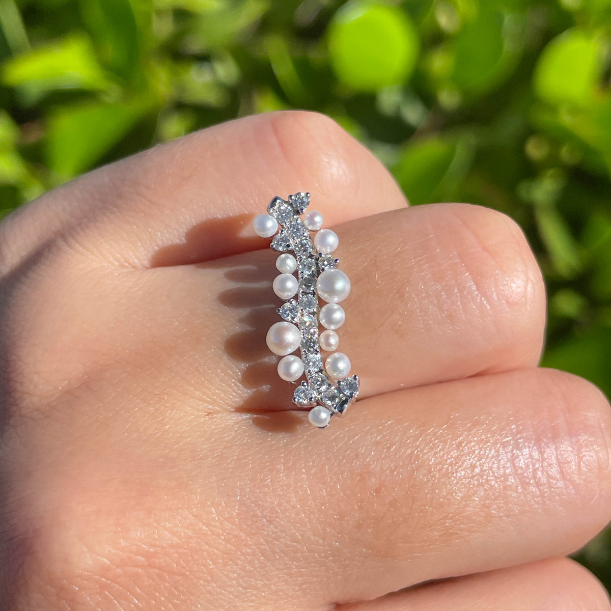 Jay Feder 14k White Gold Pearl and Diamond Fancy Wave Ring