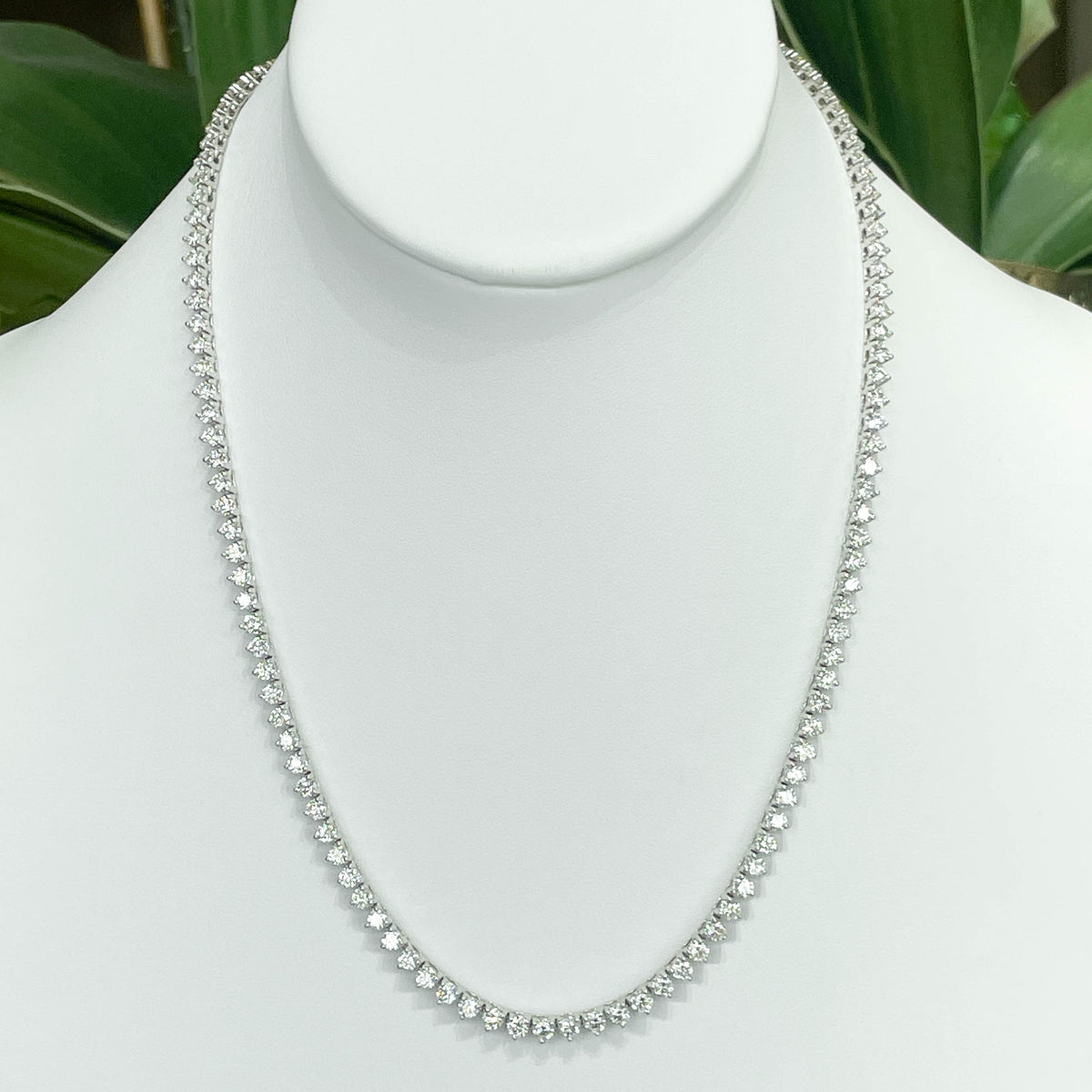 Jay Feder 18k White Gold Round Diamond 3 Prong Tennis Necklace