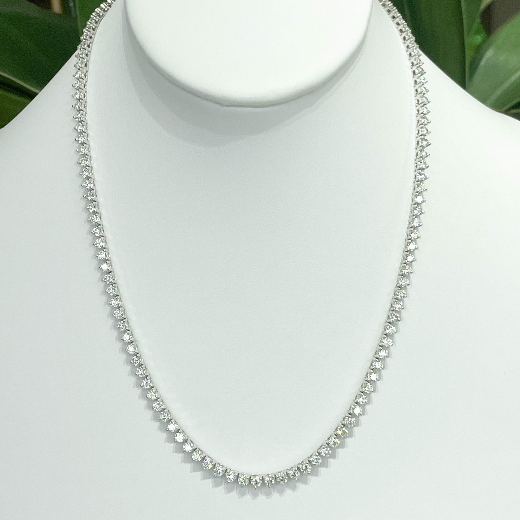 Jay Feder 18k White Gold Round Diamond 3 Prong Tennis Necklace