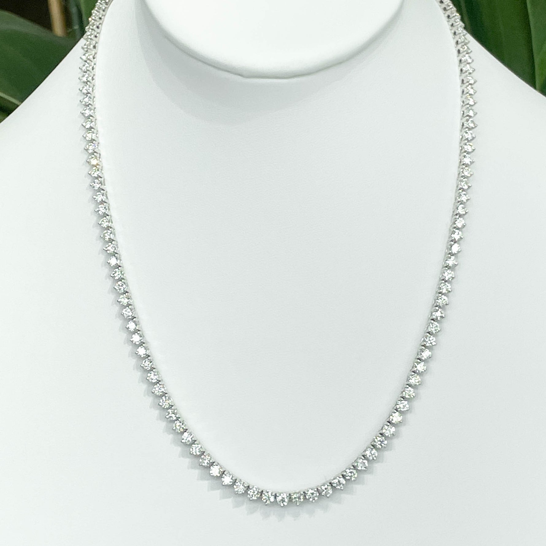 Jay Feder 18k White Gold Round Diamond 3 Prong Tennis Necklace