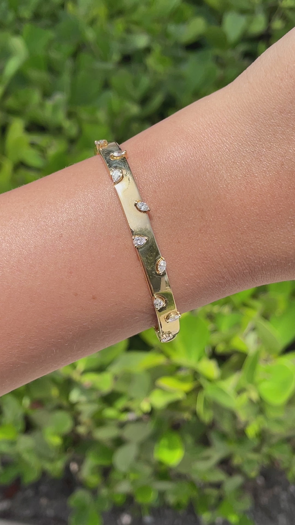 Jay Feder 18k Yellow Gold Diamond Bangle Bracelet