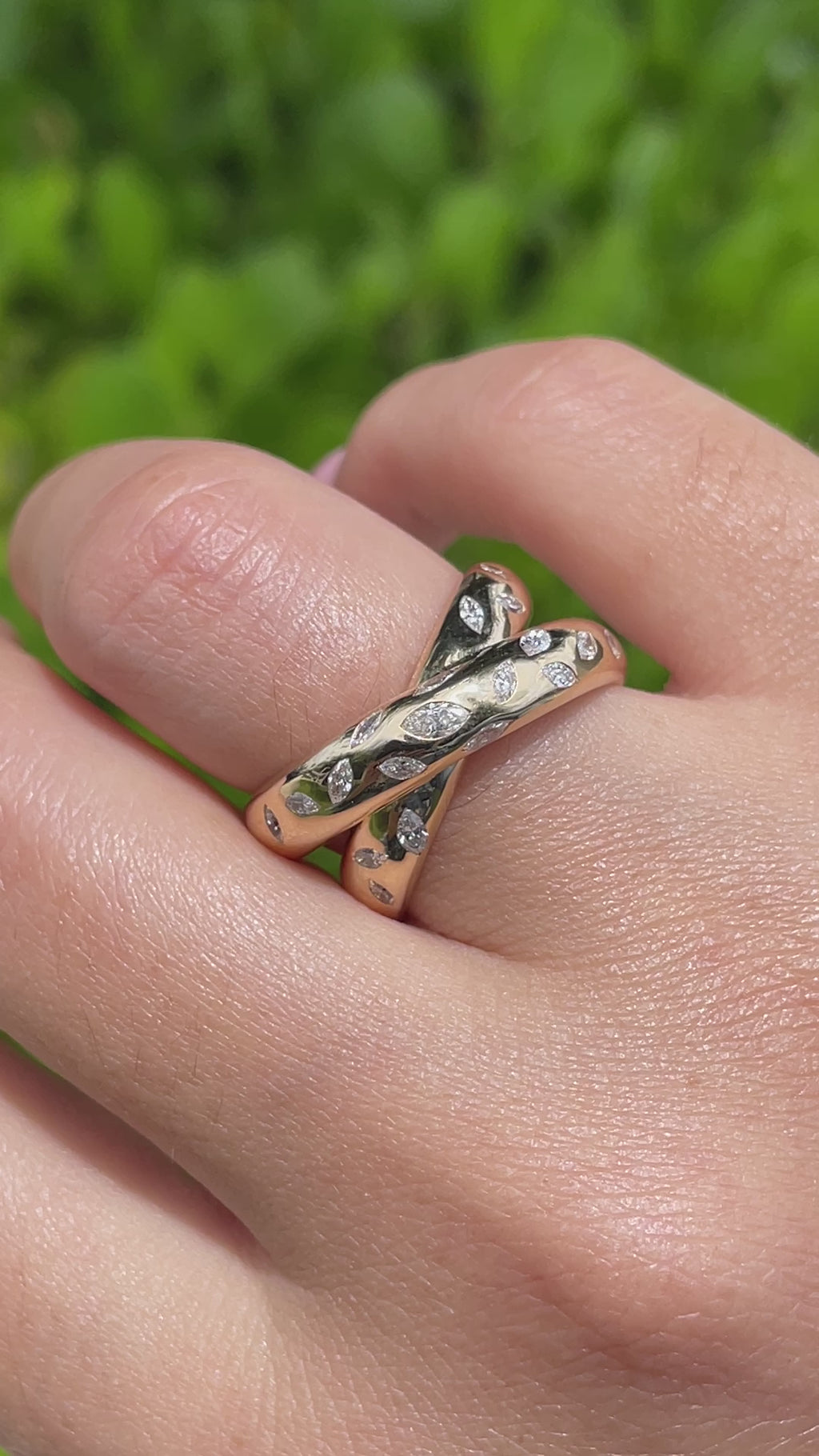 Jay Feder 18k Yellow Gold Diamond Crossover Band