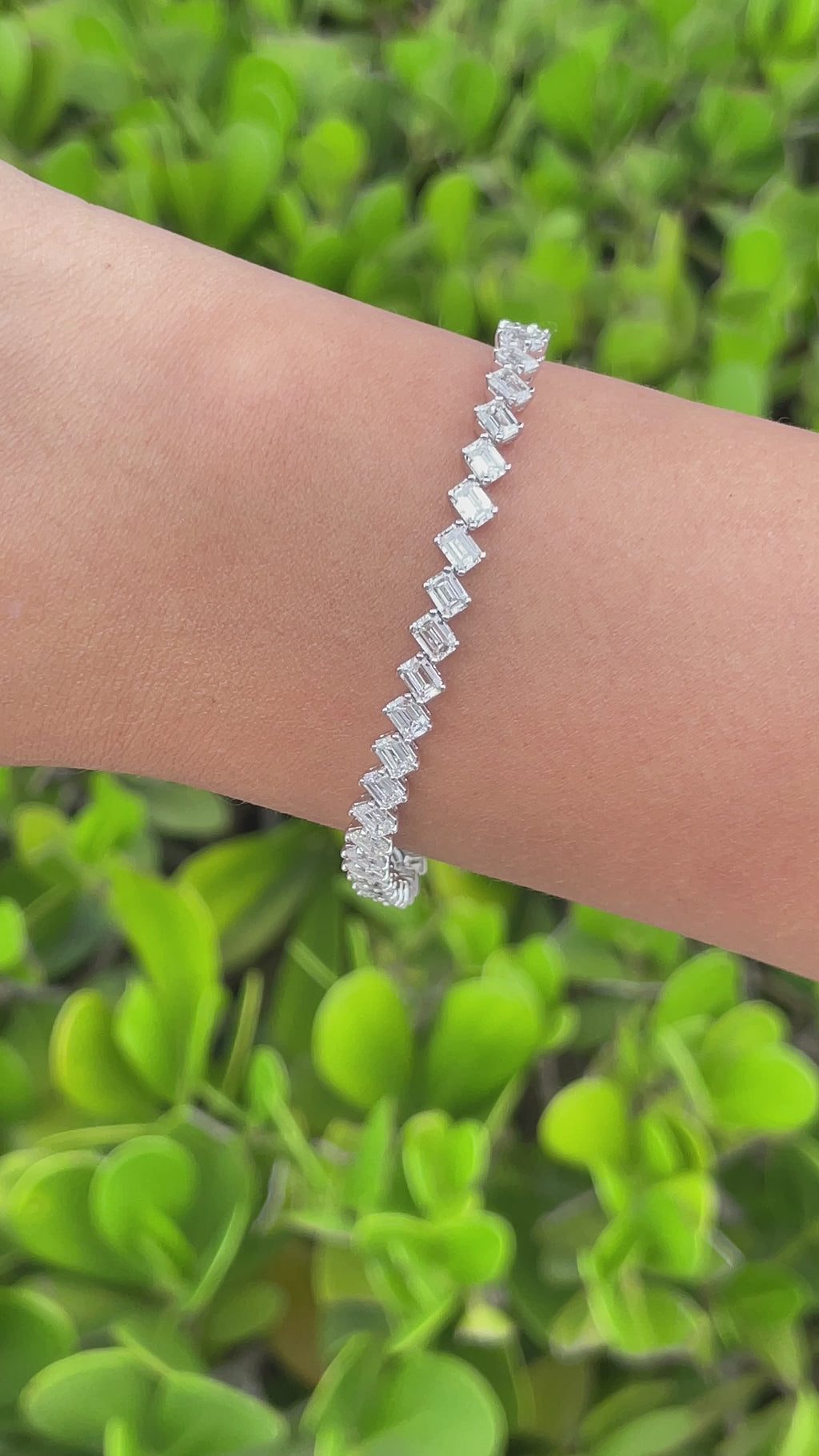 JAY FEDER 18K WHITE GOLD DIAMOND SLANTED TENNIS BRACELET