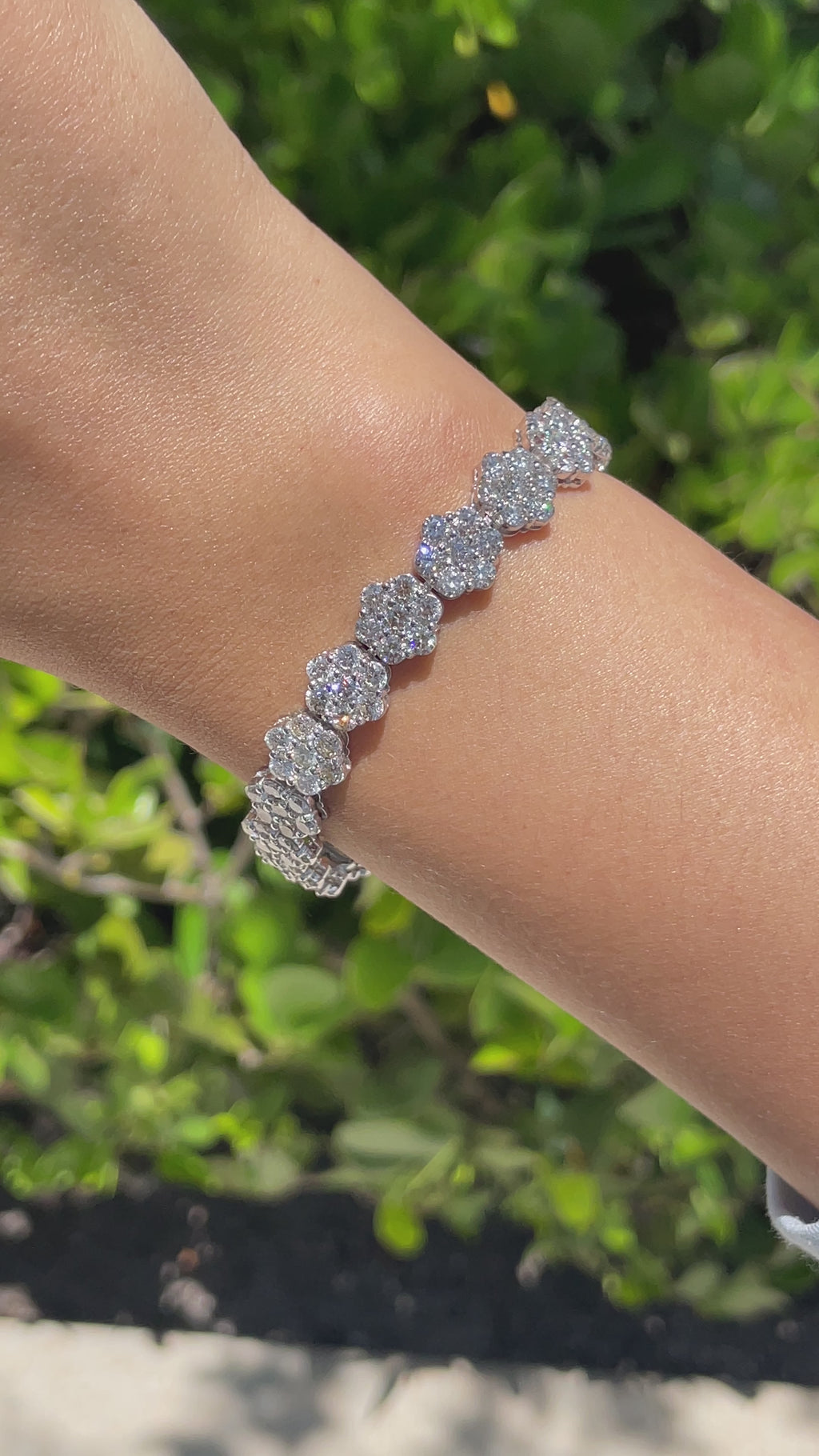 JAY FEDER 14K WHITE GOLD DIAMOND FLOWER TENNIS BRACELET
