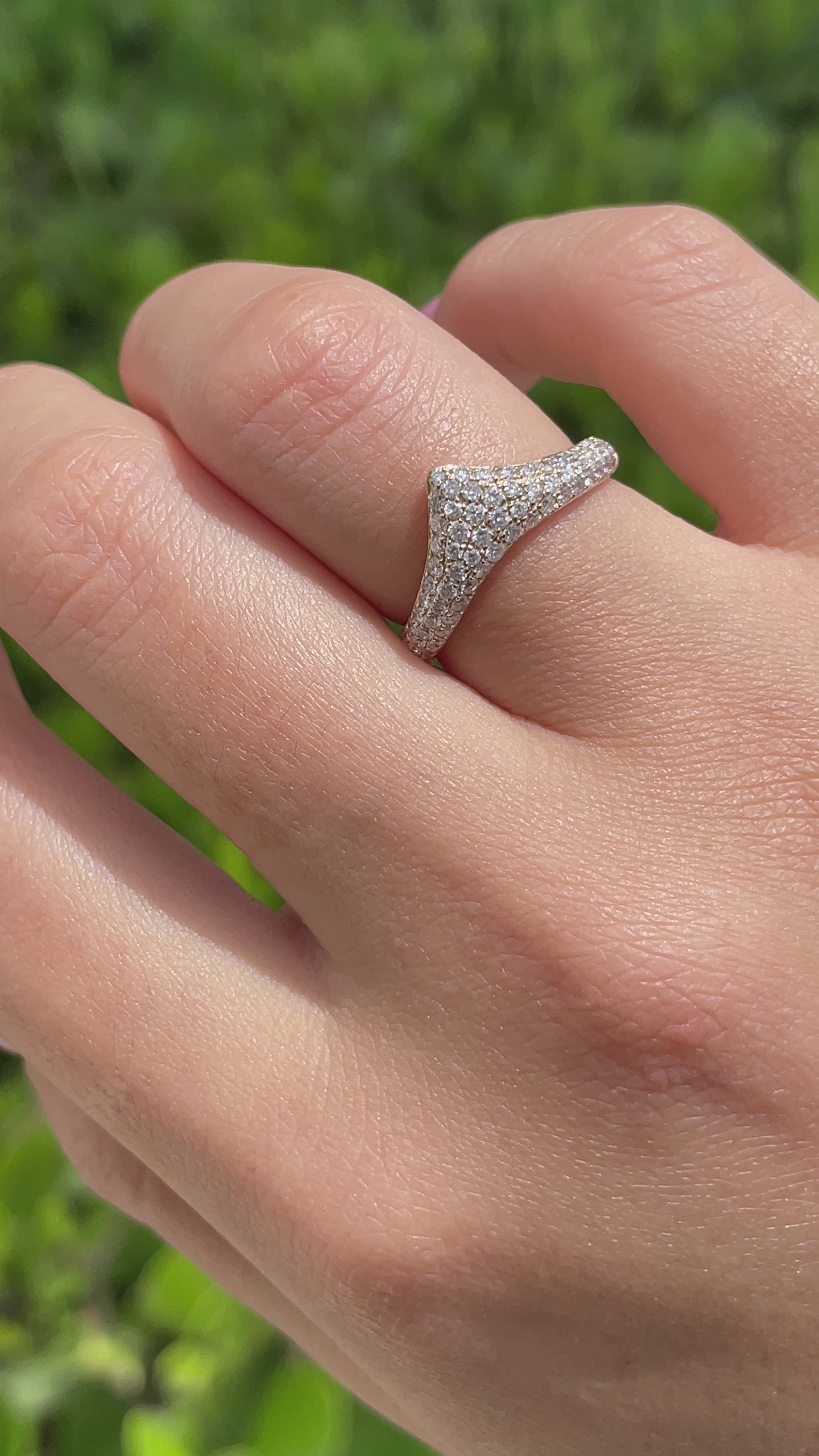 JAY FEDER 14K YELLOW GOLD DIAMOND PAVE CHEVRON RING