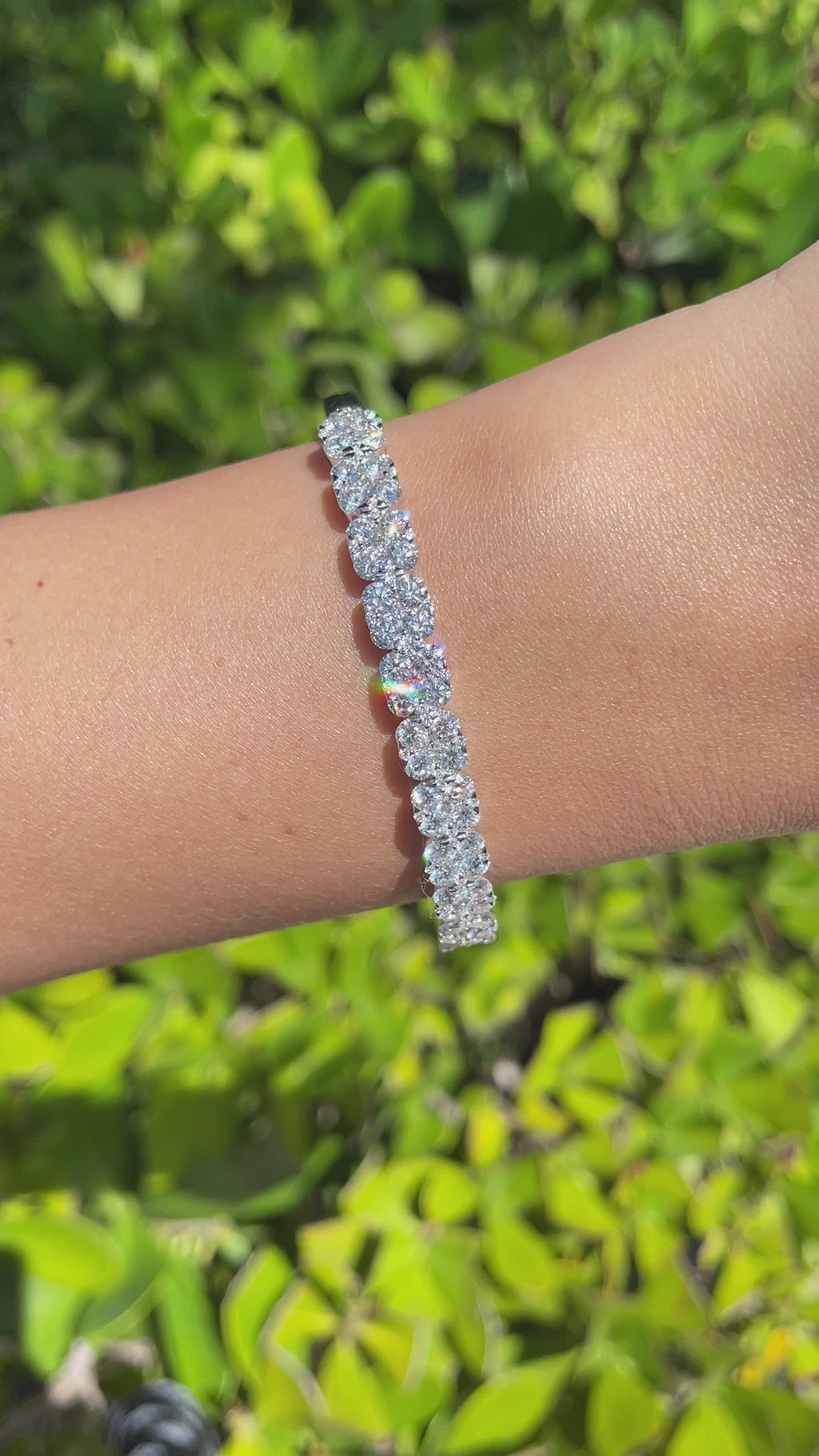 Jay Feder 18k White Gold Diamond Flower Cluster Bangle Bracelet