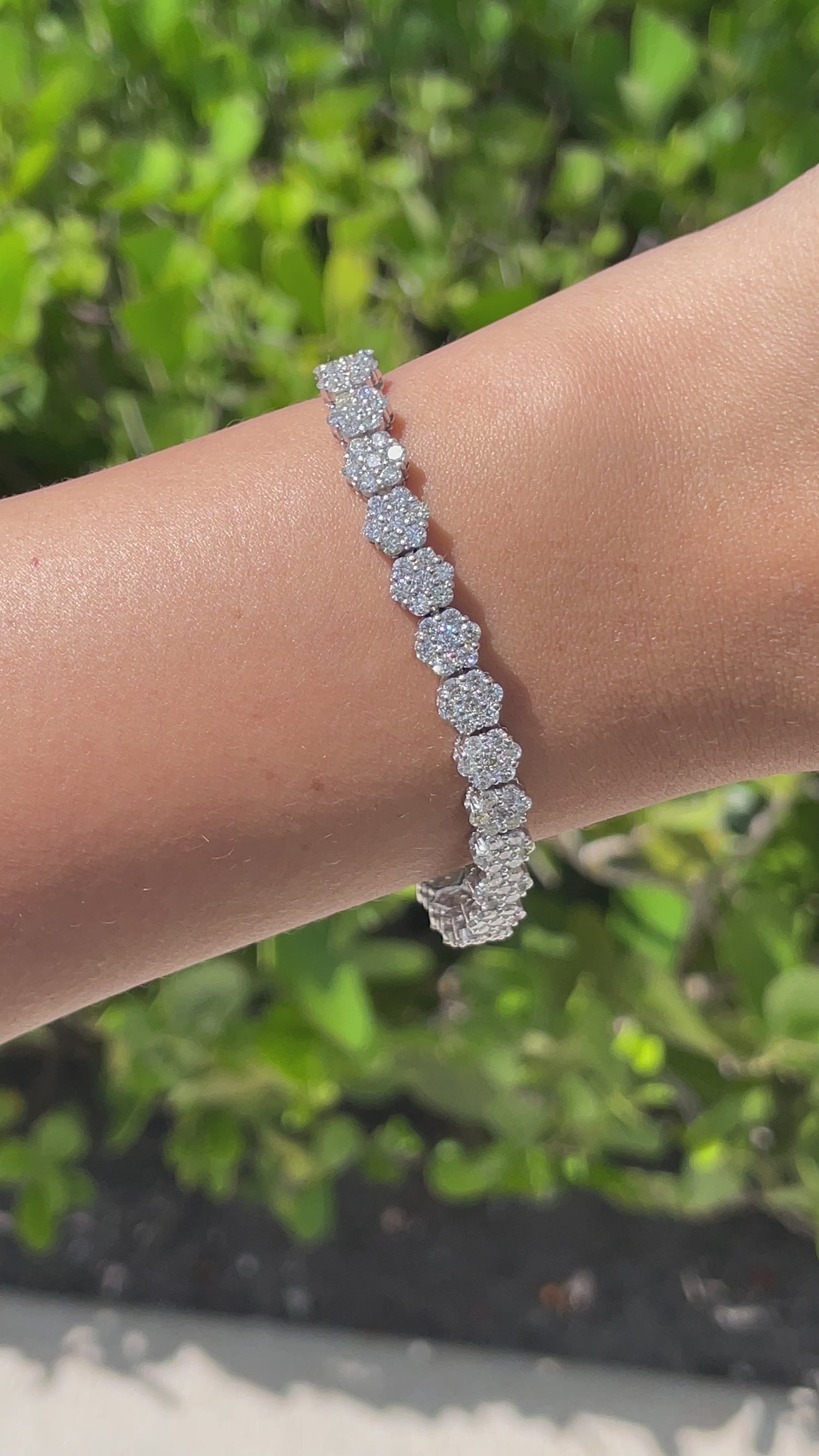 JAY FEDER 14K WHITE GOLD DIAMOND FLOWER CLUSTER TENNIS BRACELET