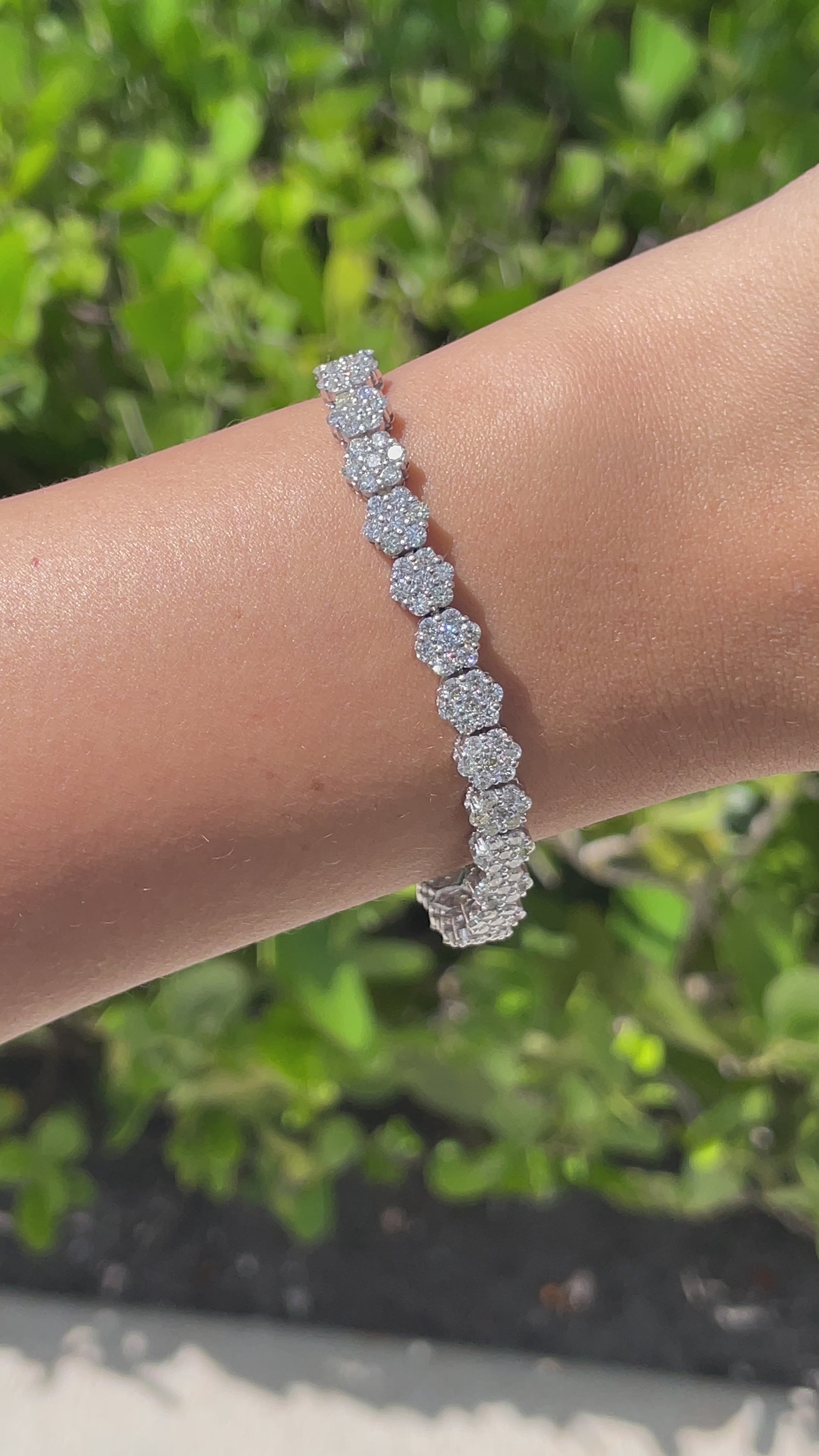 JAY FEDER 14K WHITE GOLD DIAMOND FLOWER CLUSTER TENNIS BRACELET