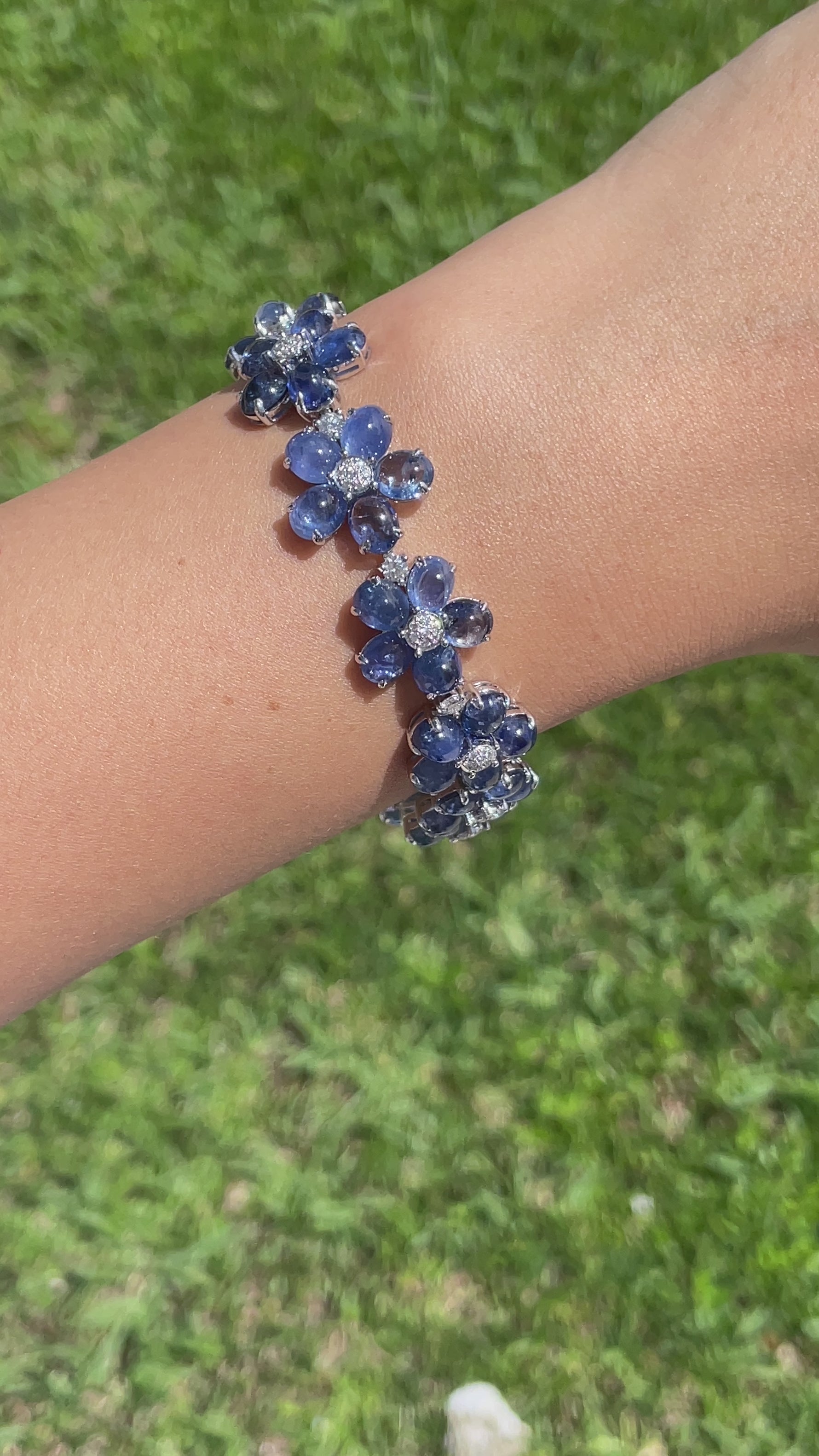 JAY FEDER 18K WHITE GOLD SAPPHIRE DIAMOND FLOWER STATION BRACELET