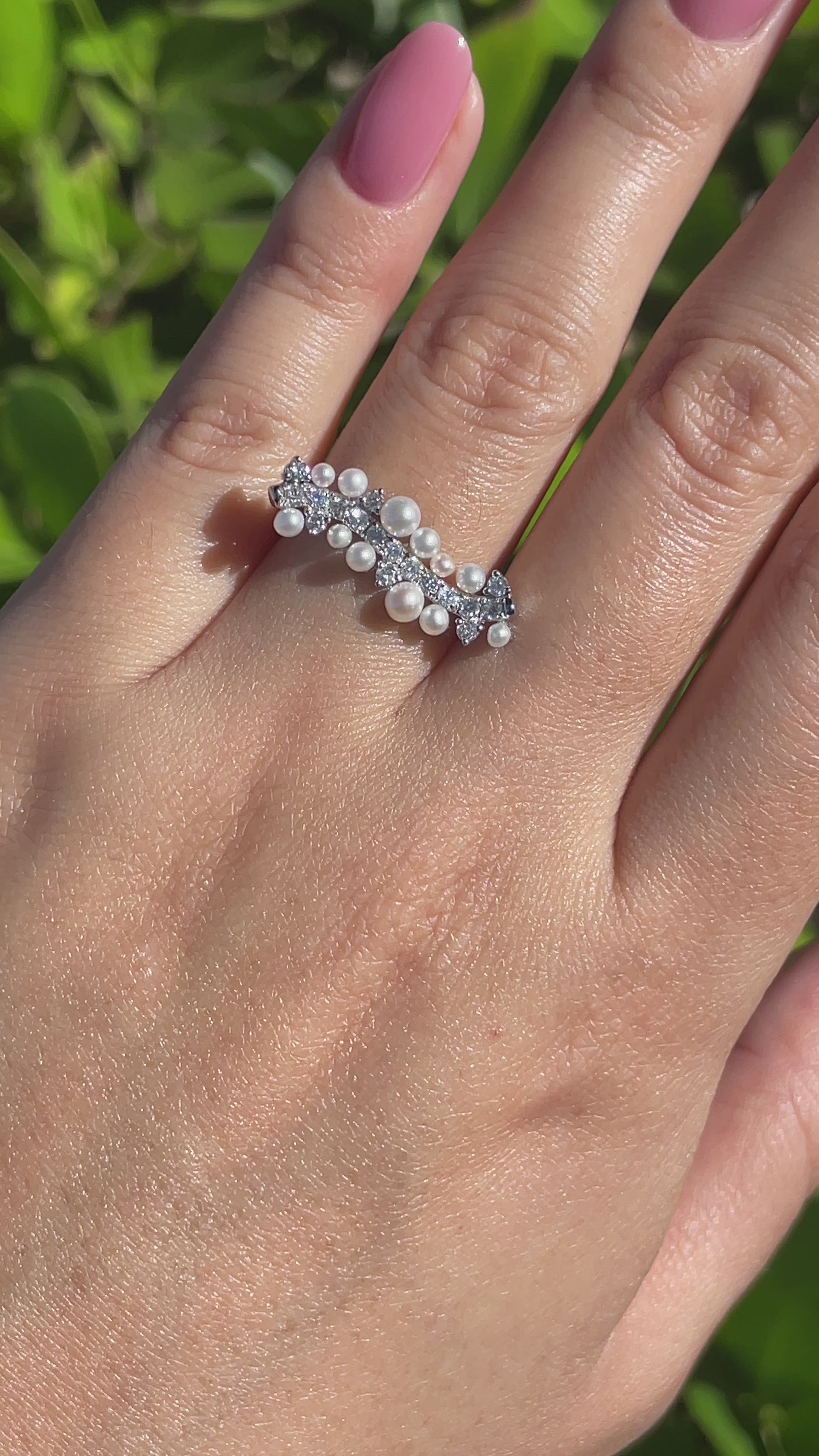 Jay Feder 14k White Gold Pearl and Diamond Fancy Wave Ring