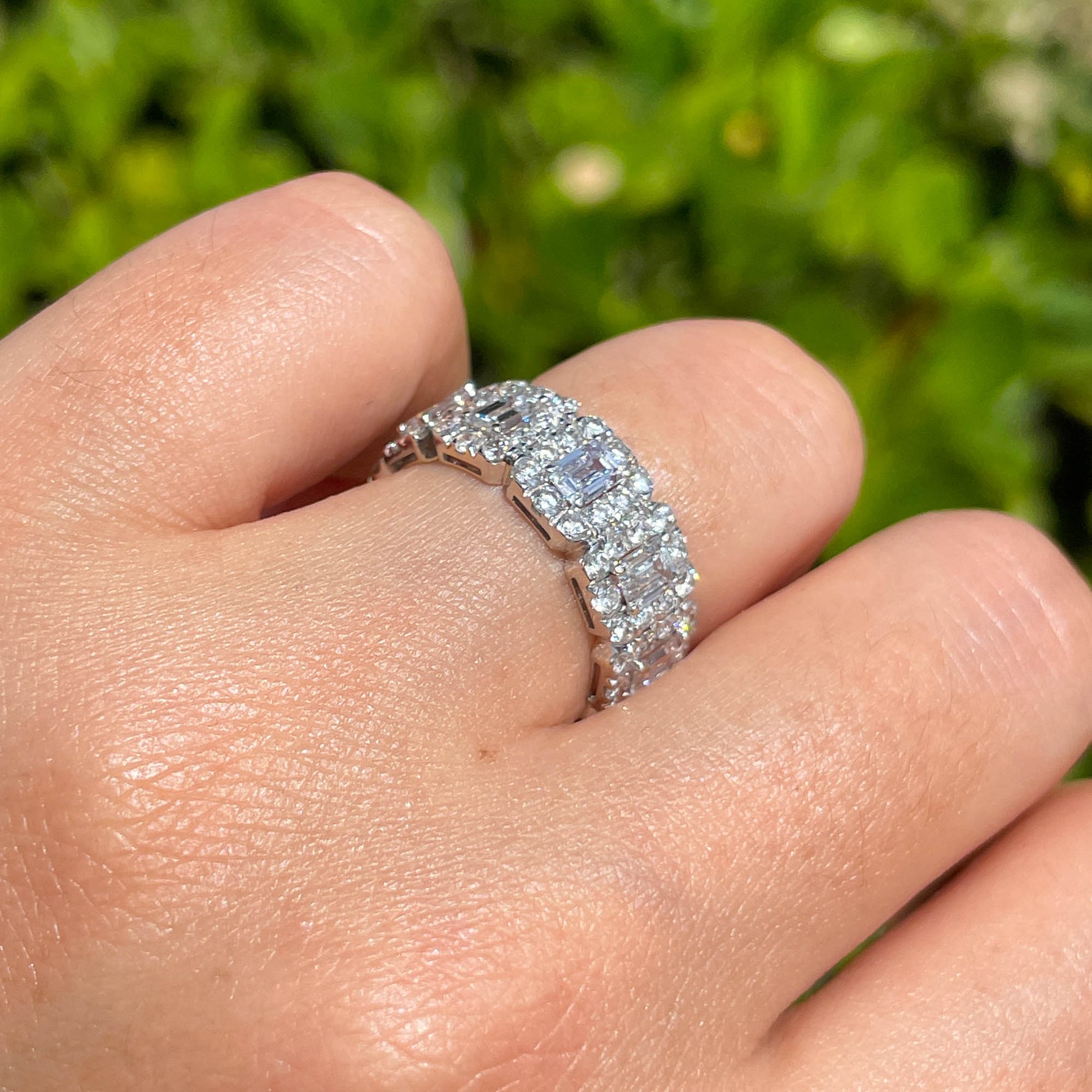 JAY FEDER 18K WHITE GOLD DIAMOND EMERALD HALO ETERNITY BAND RING