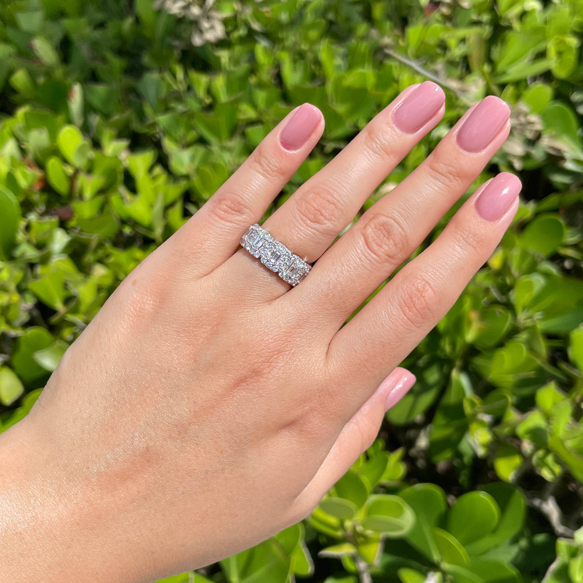 JAY FEDER 18K WHITE GOLD DIAMOND EMERALD HALO ETERNITY BAND RING