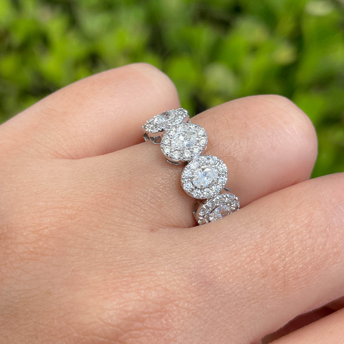 JAY FEDER 18K WHITE GOLD DIAMOND OVAL HALO HALFWAY BAND RING