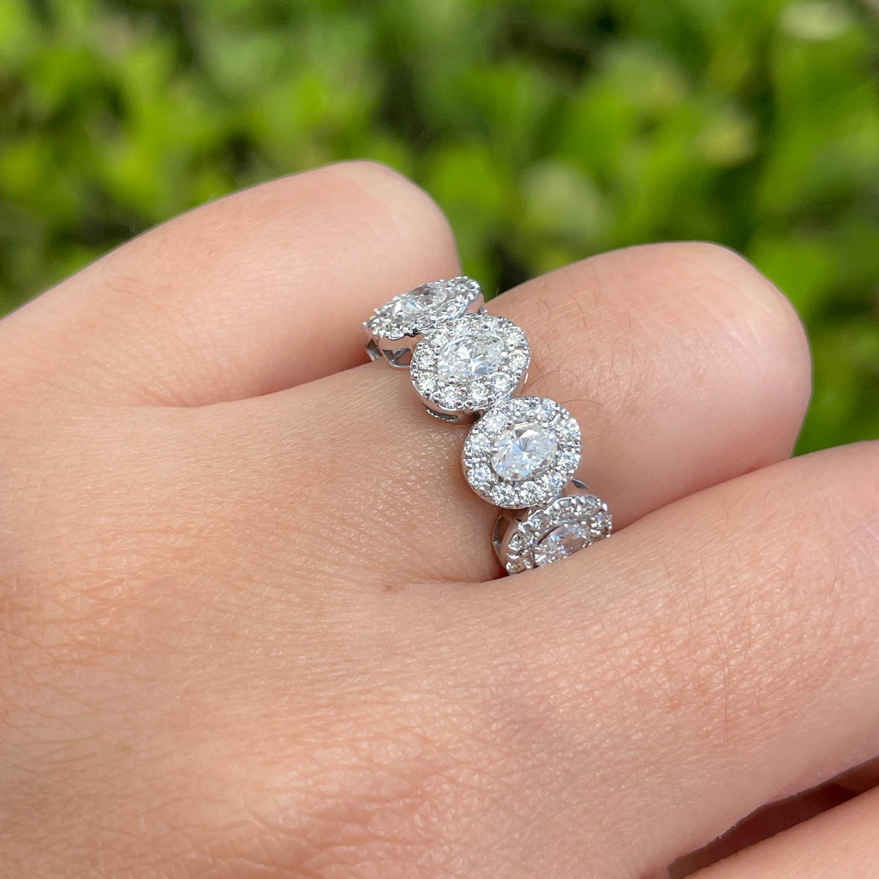 JAY FEDER 18K WHITE GOLD DIAMOND OVAL HALO HALFWAY BAND RING