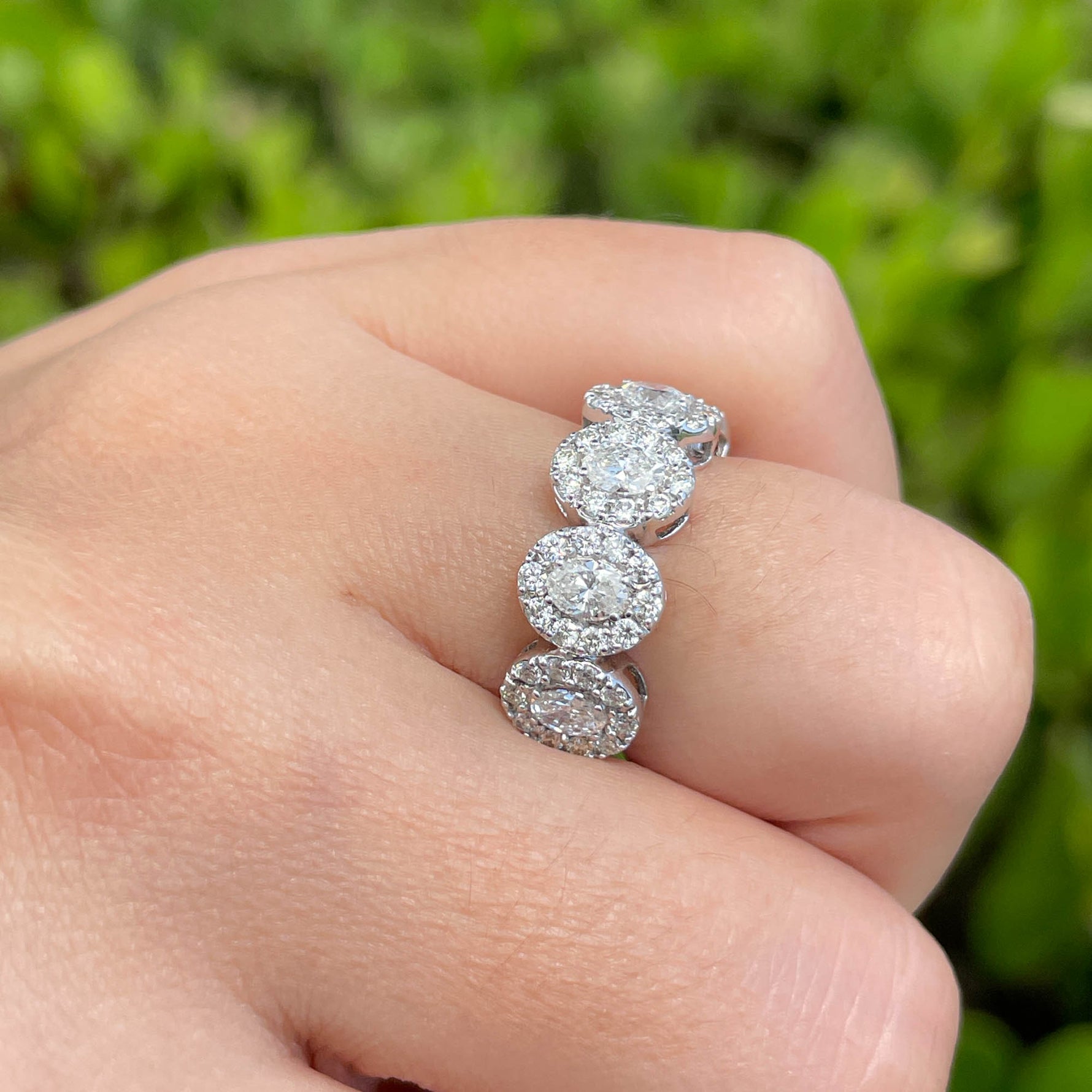 JAY FEDER 18K WHITE GOLD DIAMOND OVAL HALO HALFWAY BAND RING