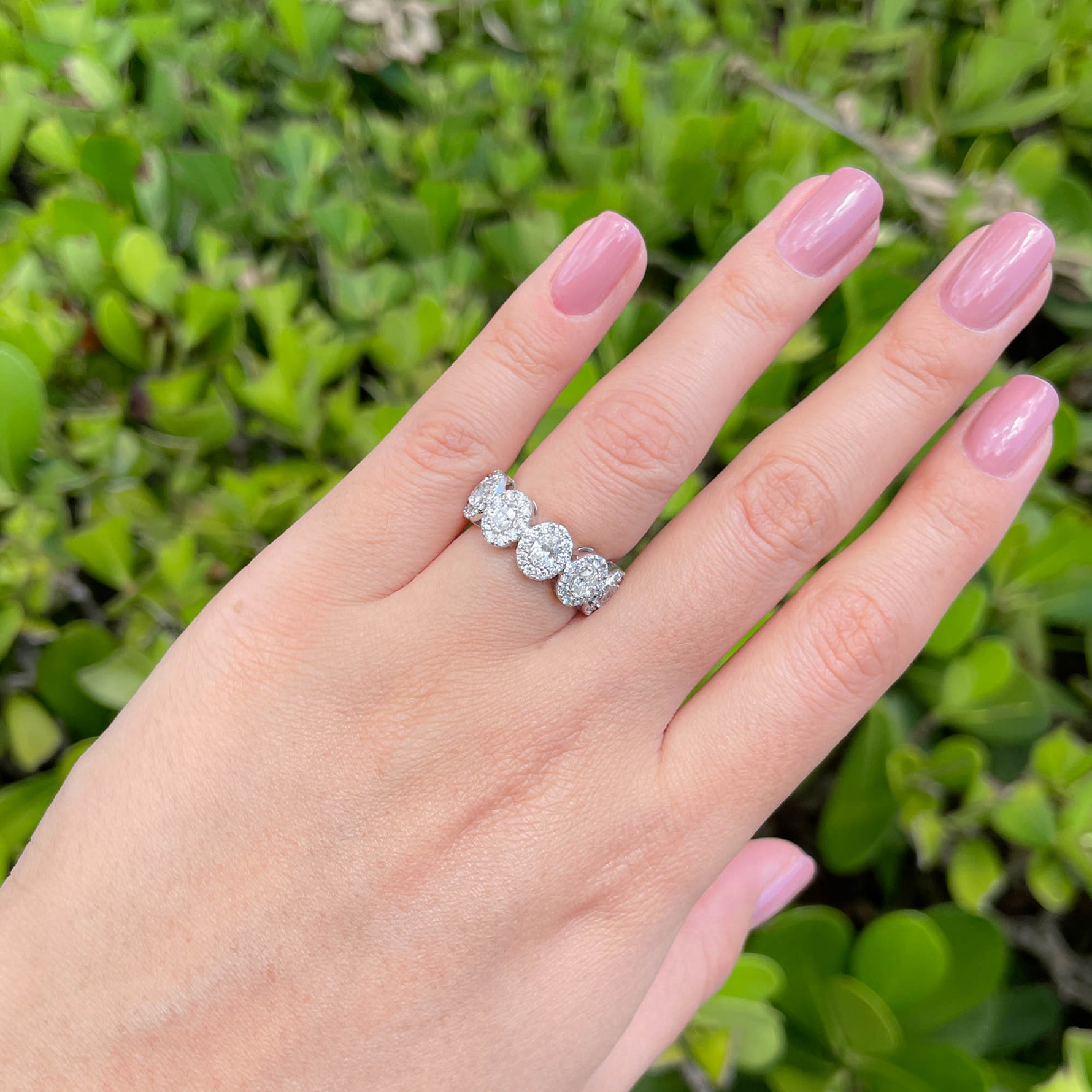 JAY FEDER 18K WHITE GOLD DIAMOND OVAL HALO HALFWAY BAND RING