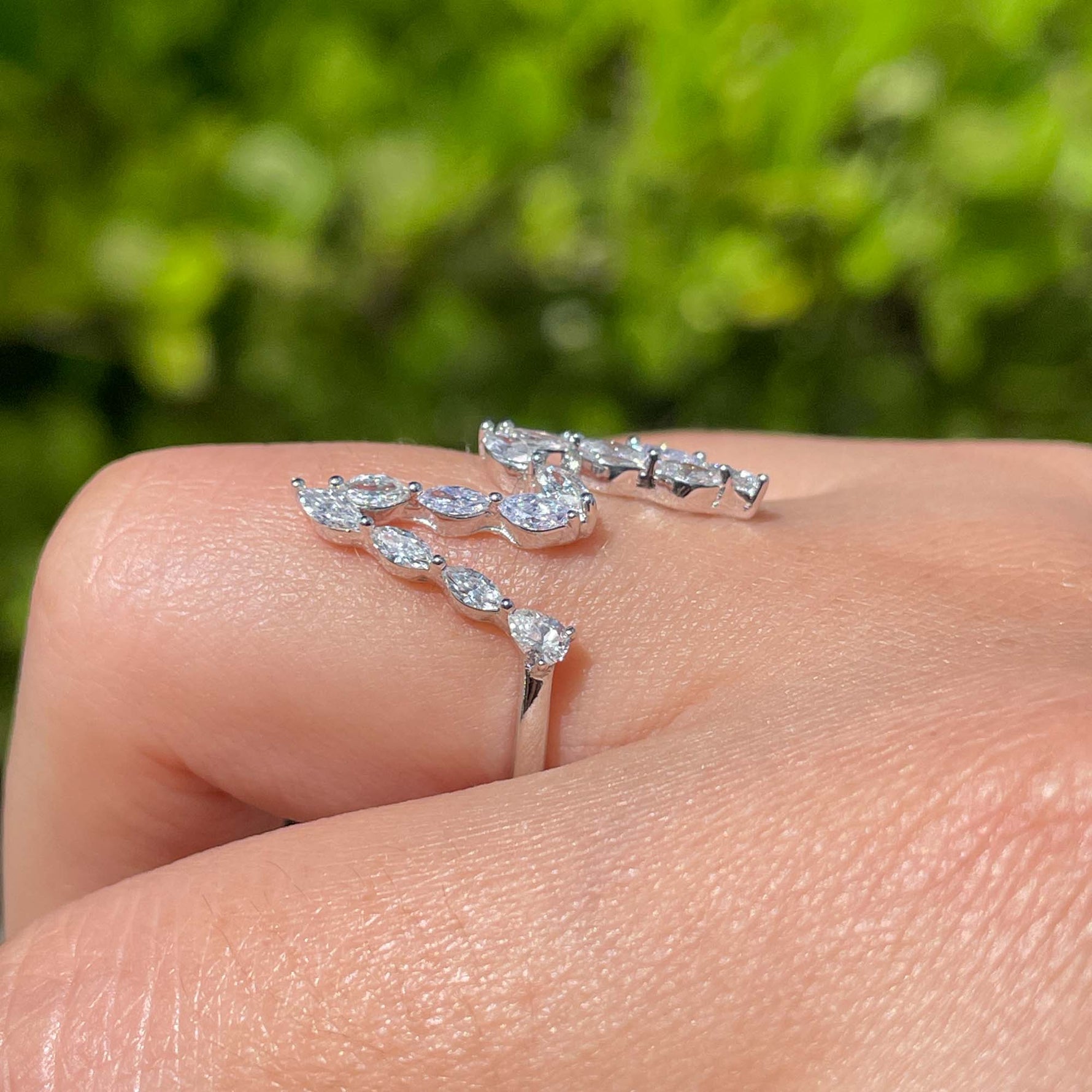 Jay Feder 14k White Gold Diamond ZigZag Ring