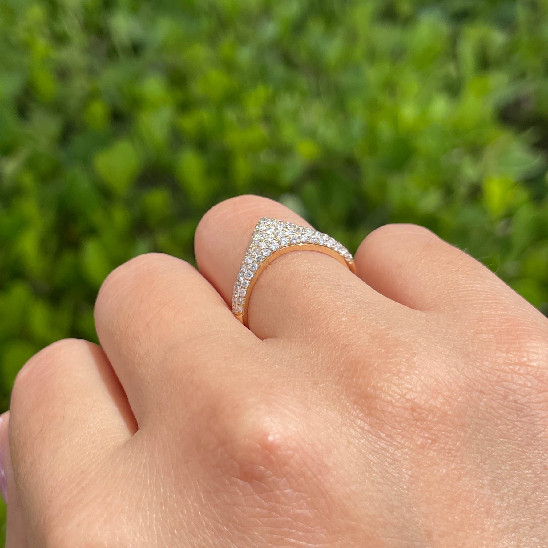 JAY FEDER 14K YELLOW GOLD DIAMOND PAVE CHEVRON RING