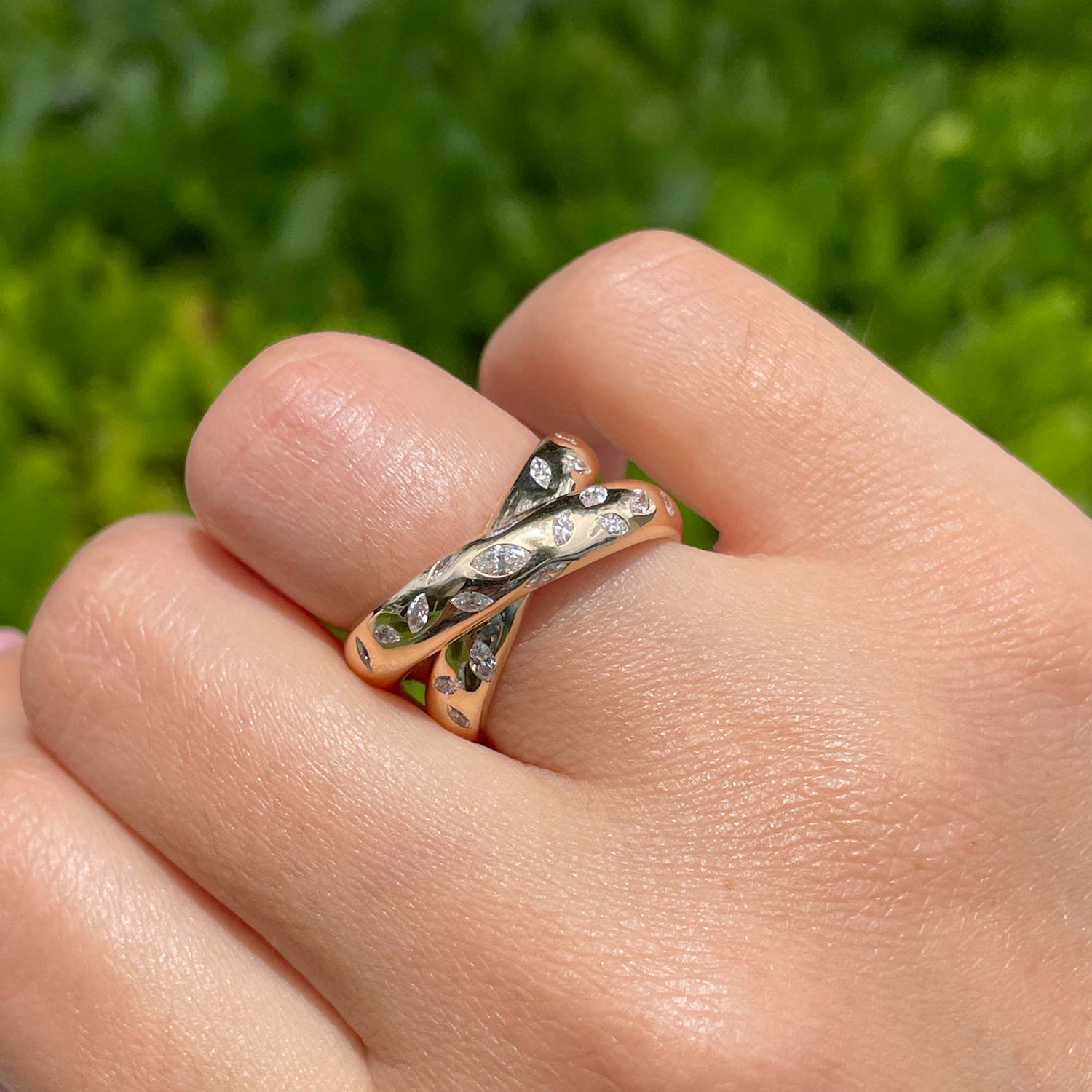 Jay Feder 18k Yellow Gold Diamond Crossover Band