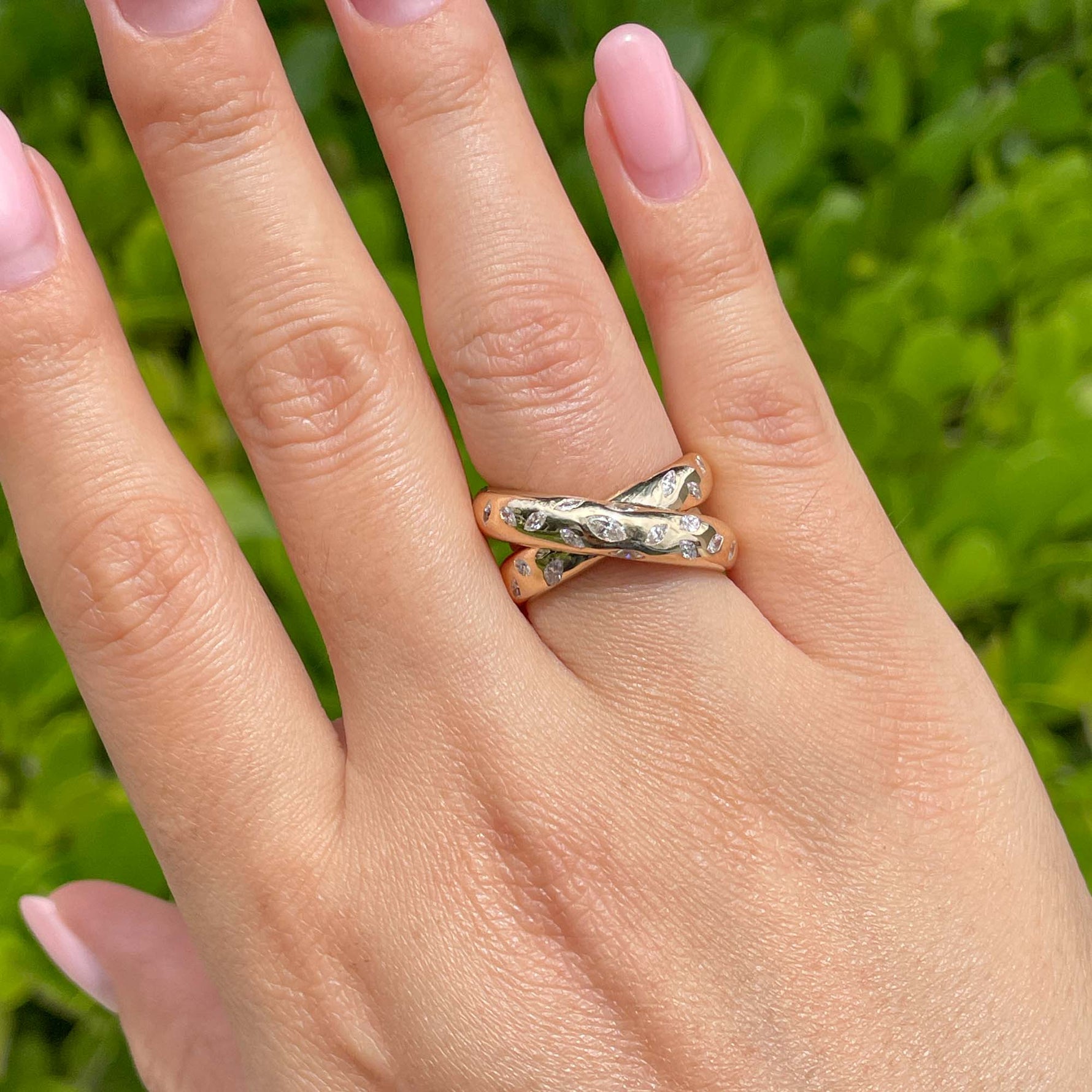 Jay Feder 18k Yellow Gold Diamond Crossover Band